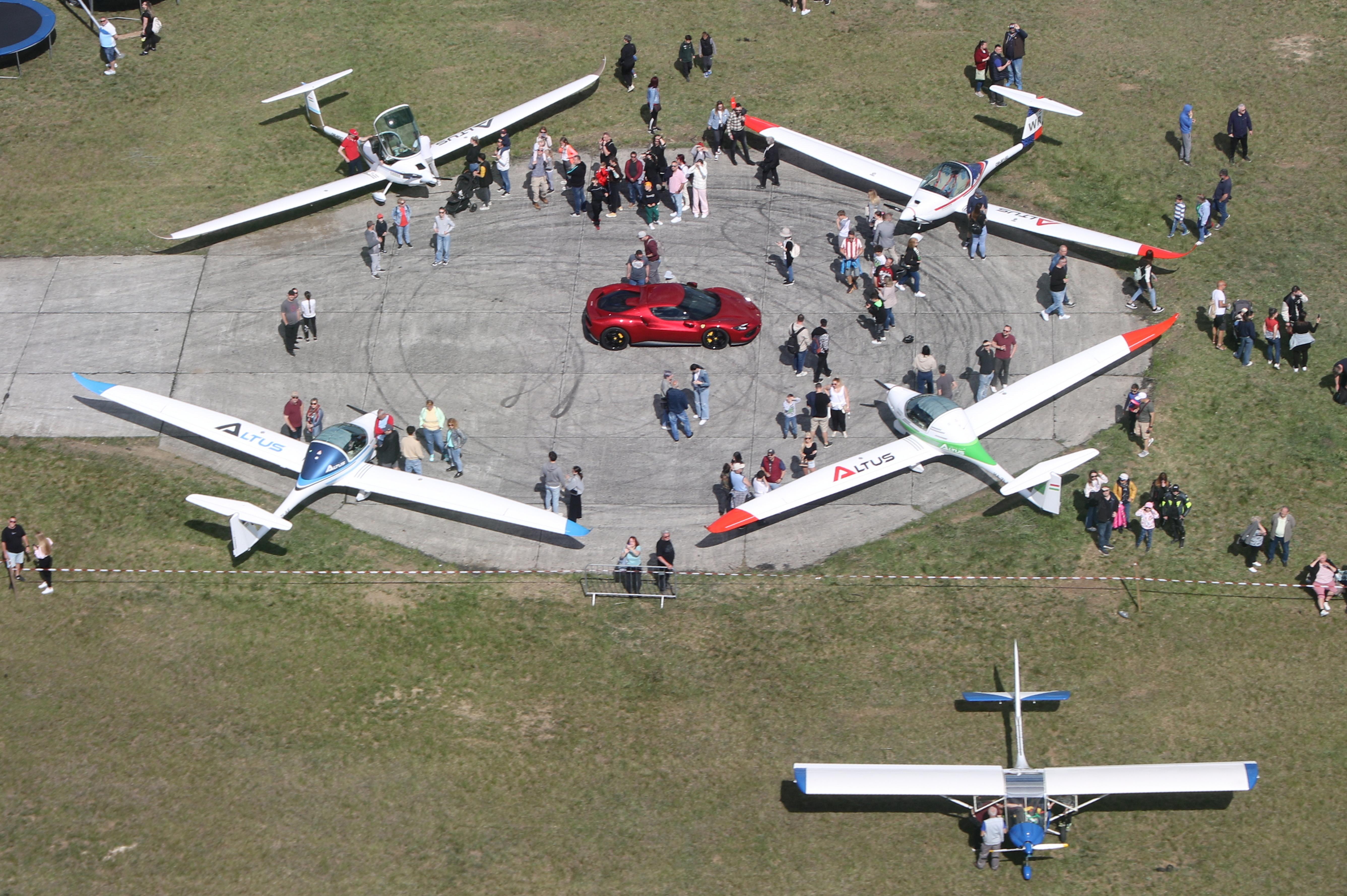 HA-ZLAD photo, click to enlarge