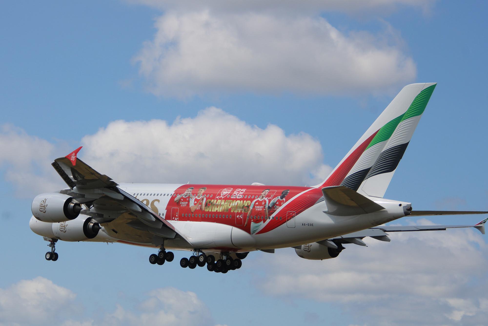 A6-EOE @ EKCH - A6-EOE landing rw 22L.   Arsenal Champion Livery - by Erik Oxtorp