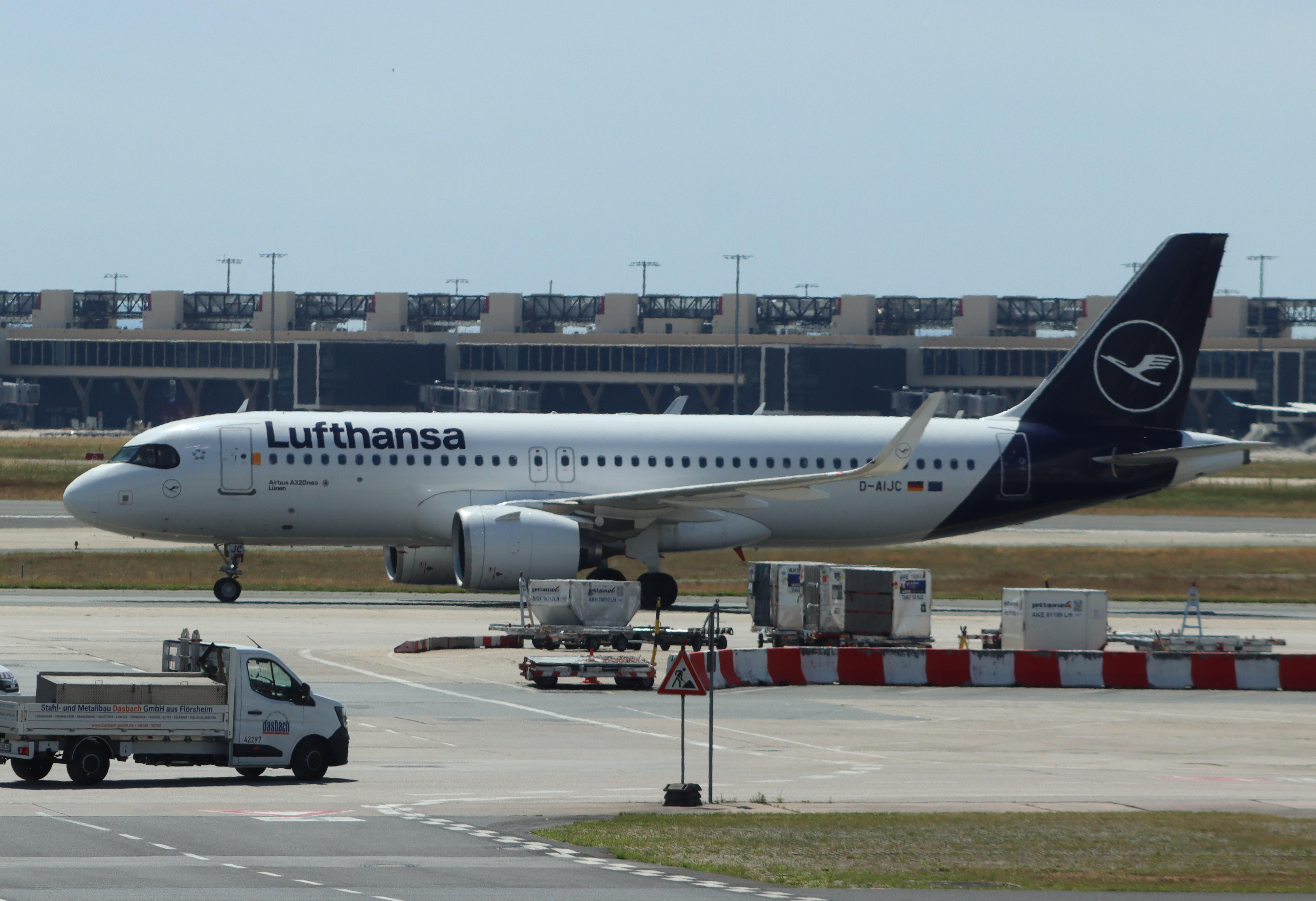 D-AIJC @ EDDF - Airbus A320-271N - by MarkPasqualino