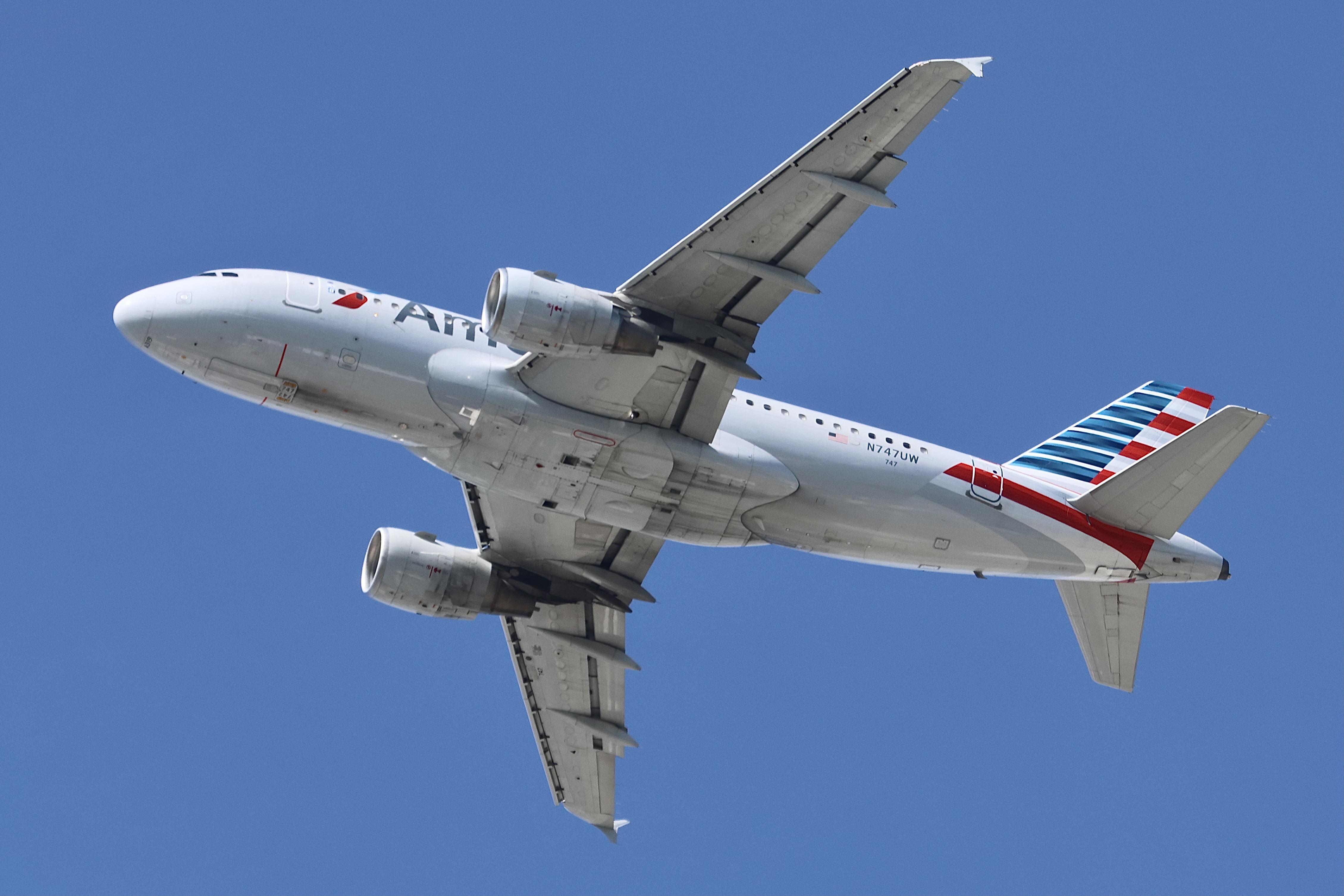 N747UW @ KORD - A319 American Airlines Airbus A319-112 N747UW departing 28R KORD - by MarkKalfas