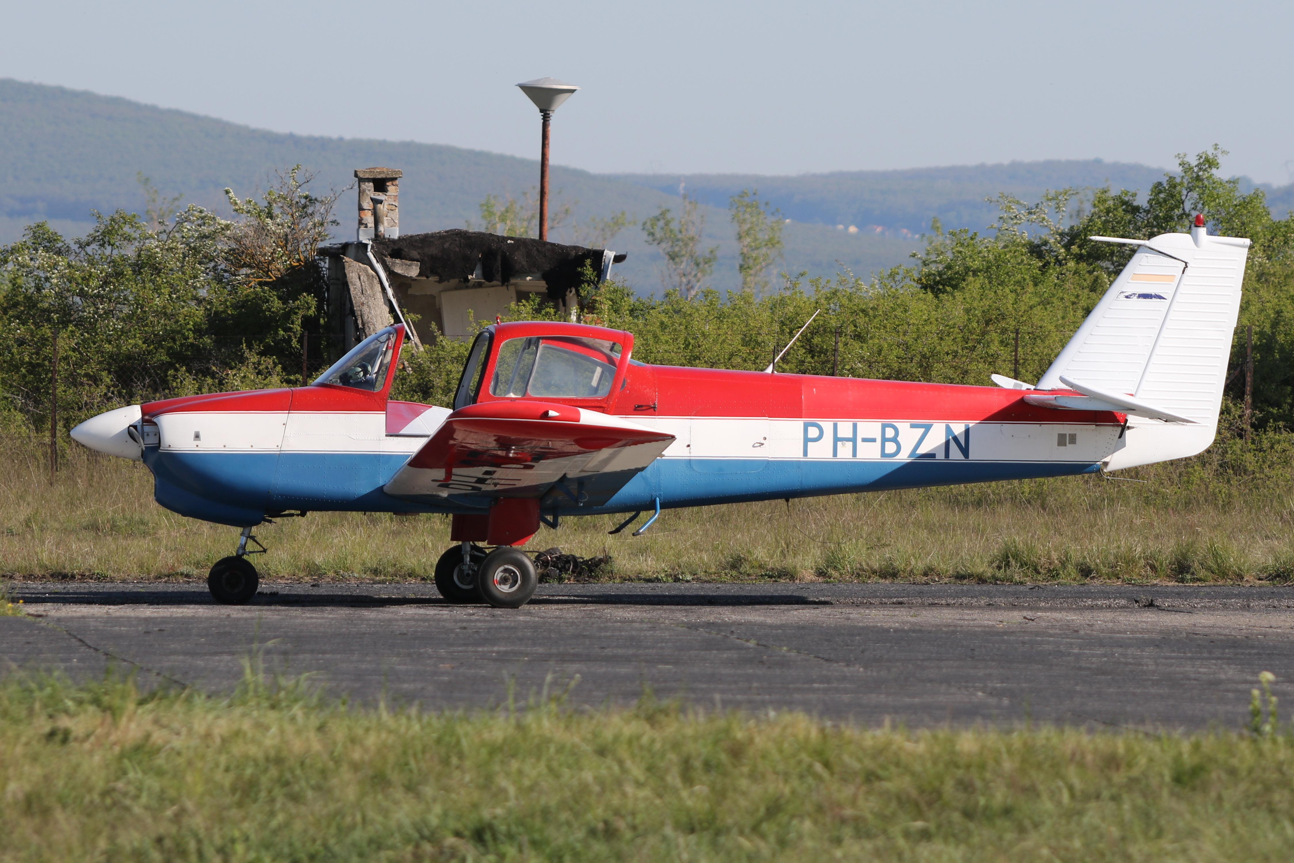 PH-BZN photo, click to enlarge