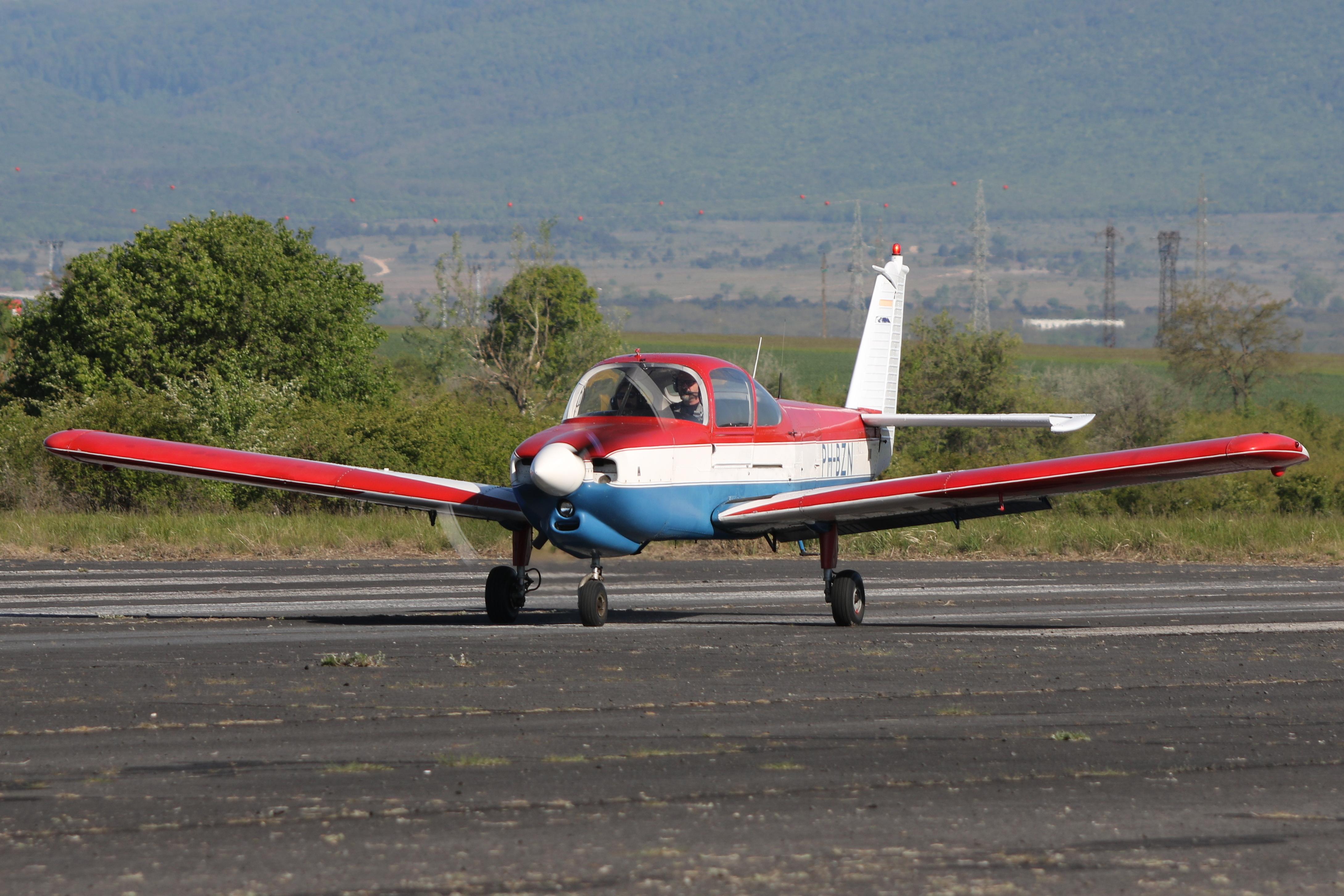 PH-BZN photo, click to enlarge