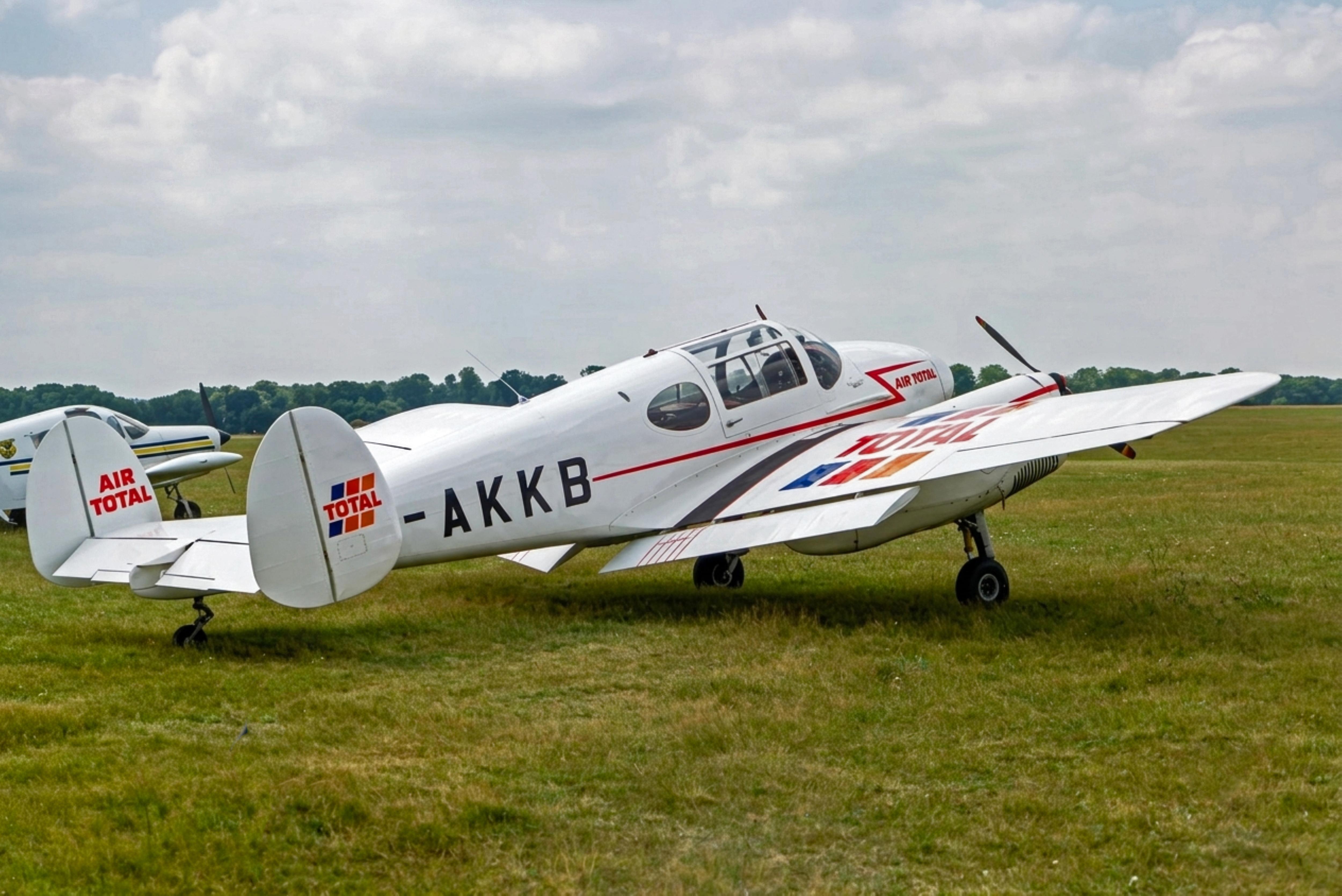 G-AKKB photo, click to enlarge