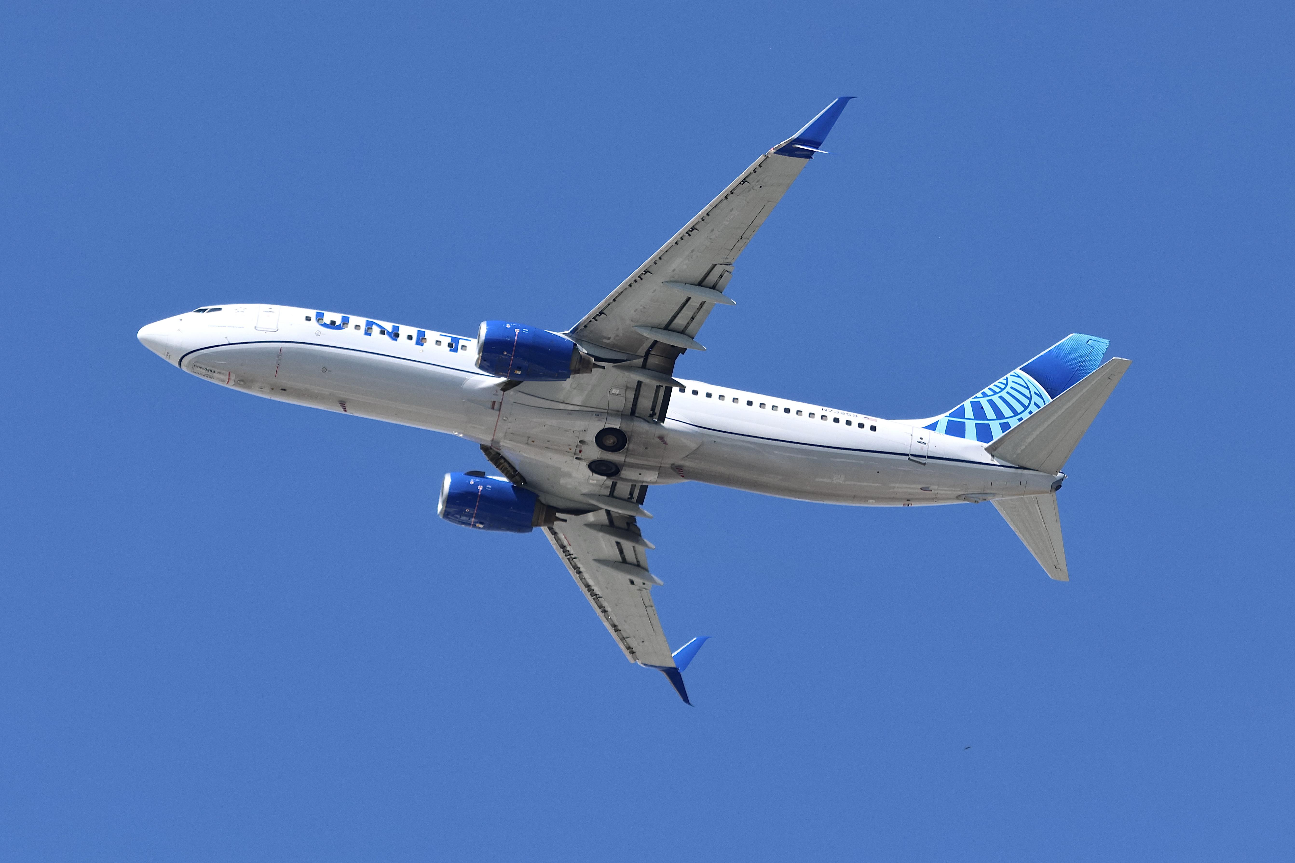 N73259 @ KORD - B738 United Boeing 737-824 N73259 departing 28R KORD - by MarkKalfas