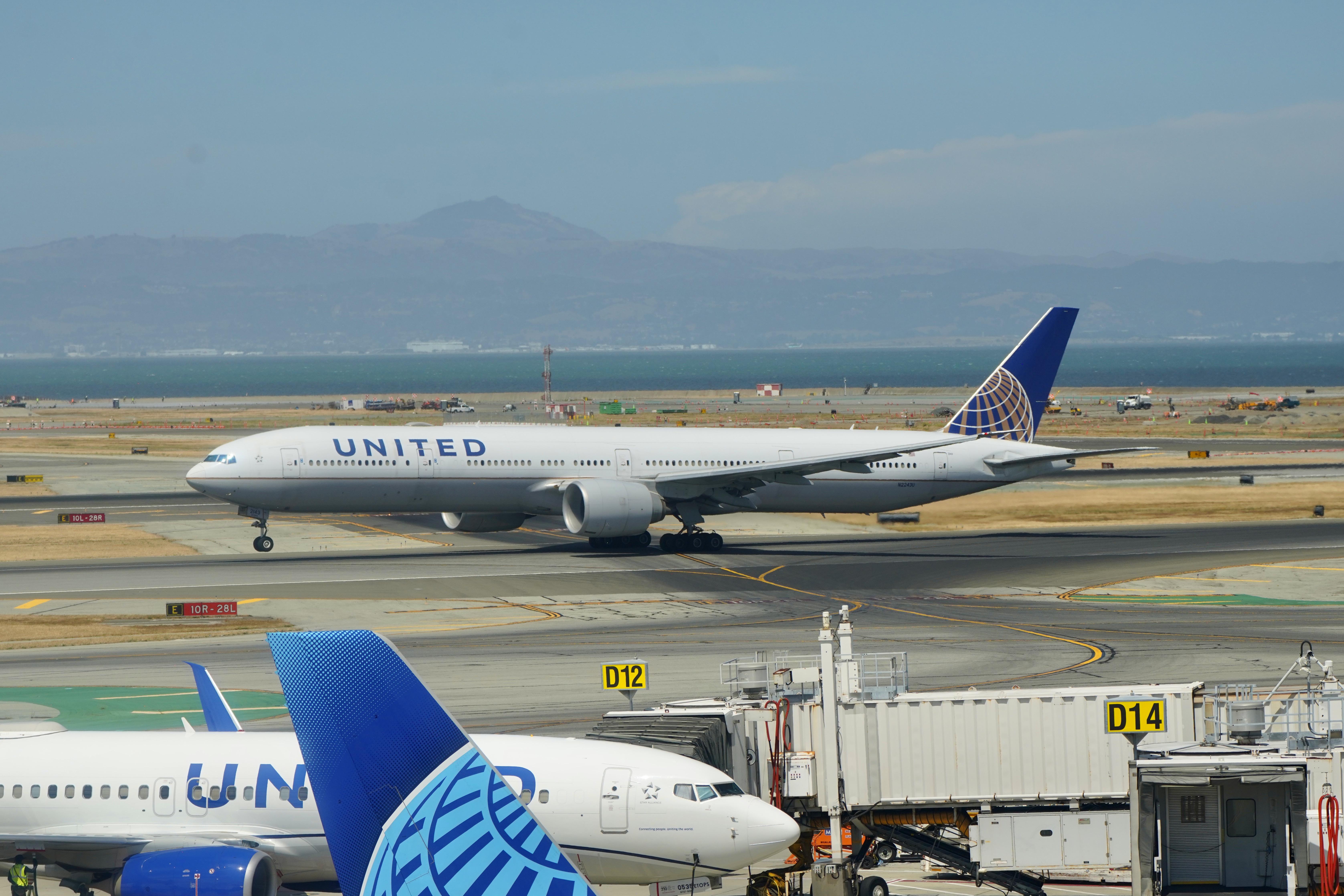 N2243U @ KSFO - Sky Terrace SFO 2026 - by ClaytonEddy