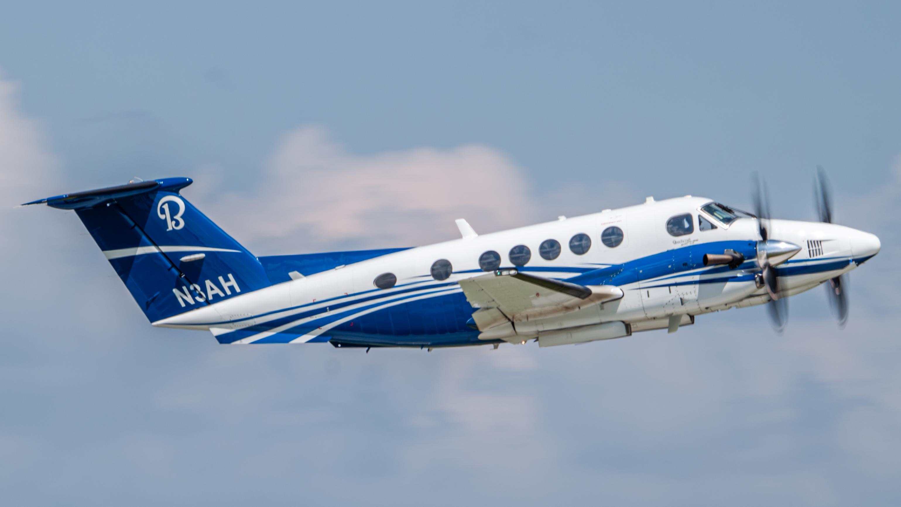N3AH @ KPDK - King Air 300 - by AviationLover50