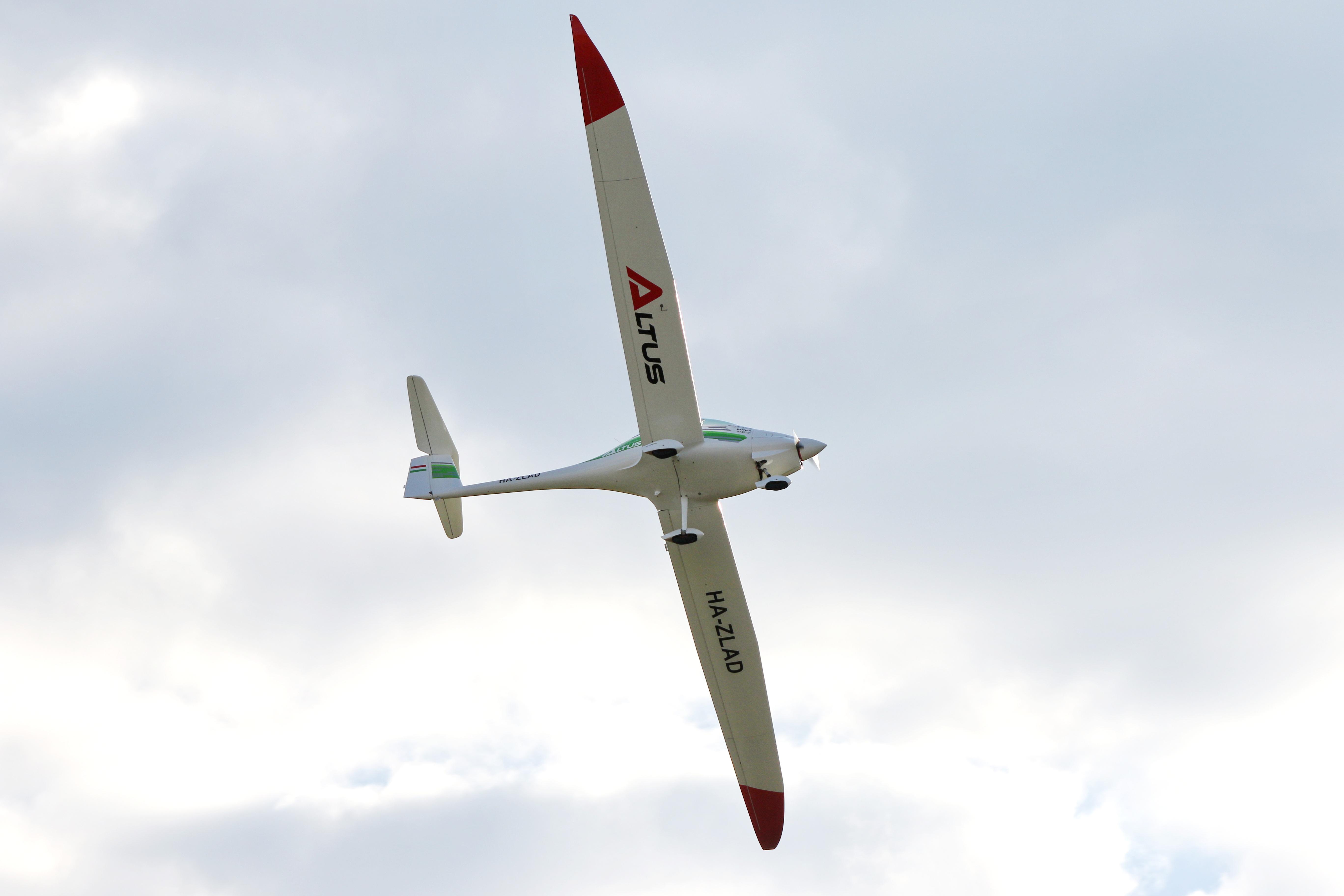 HA-ZLAD photo, click to enlarge