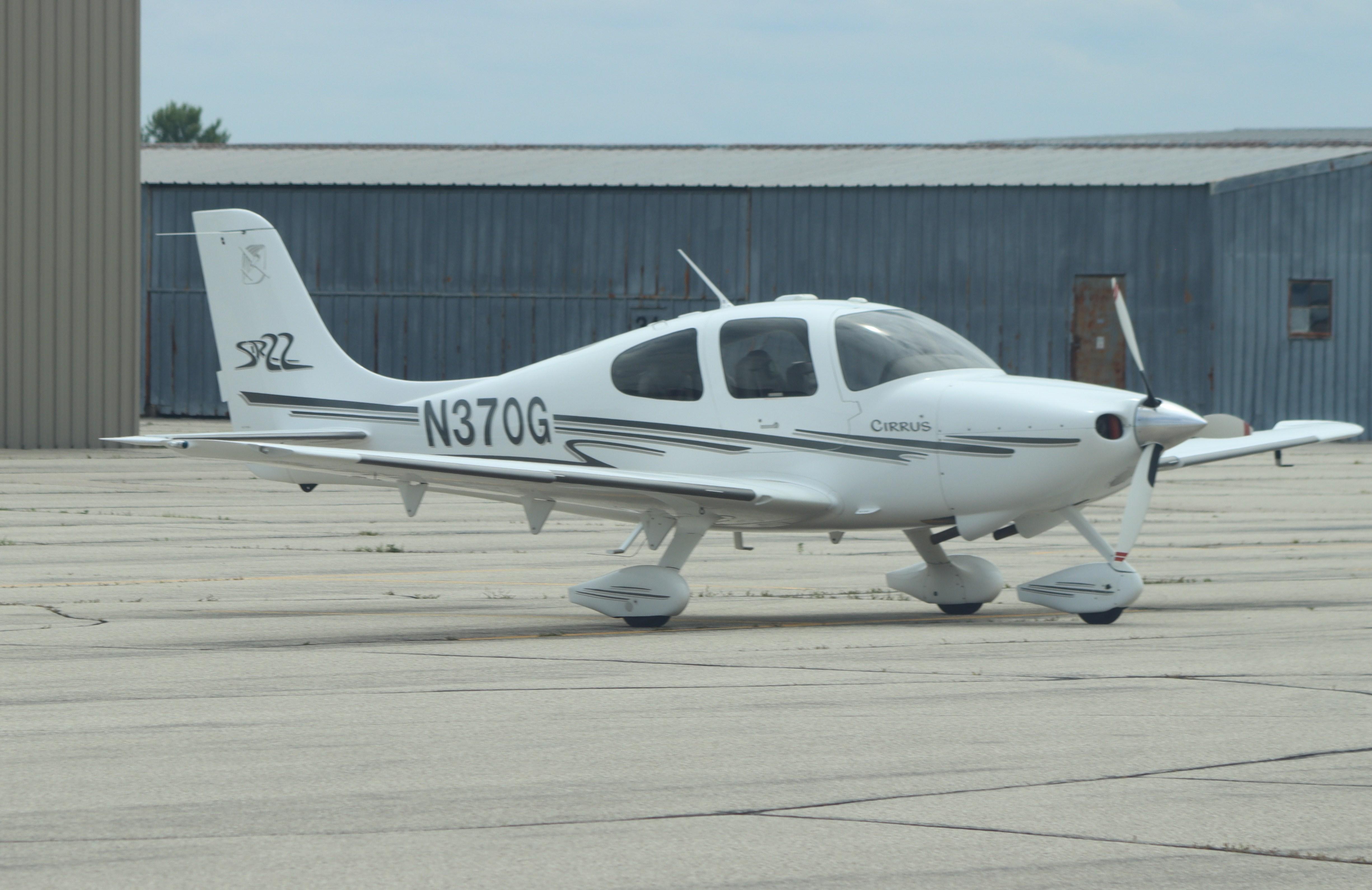 N370G @ KJVL - Cirrus SR22 - by MarkPasqualino