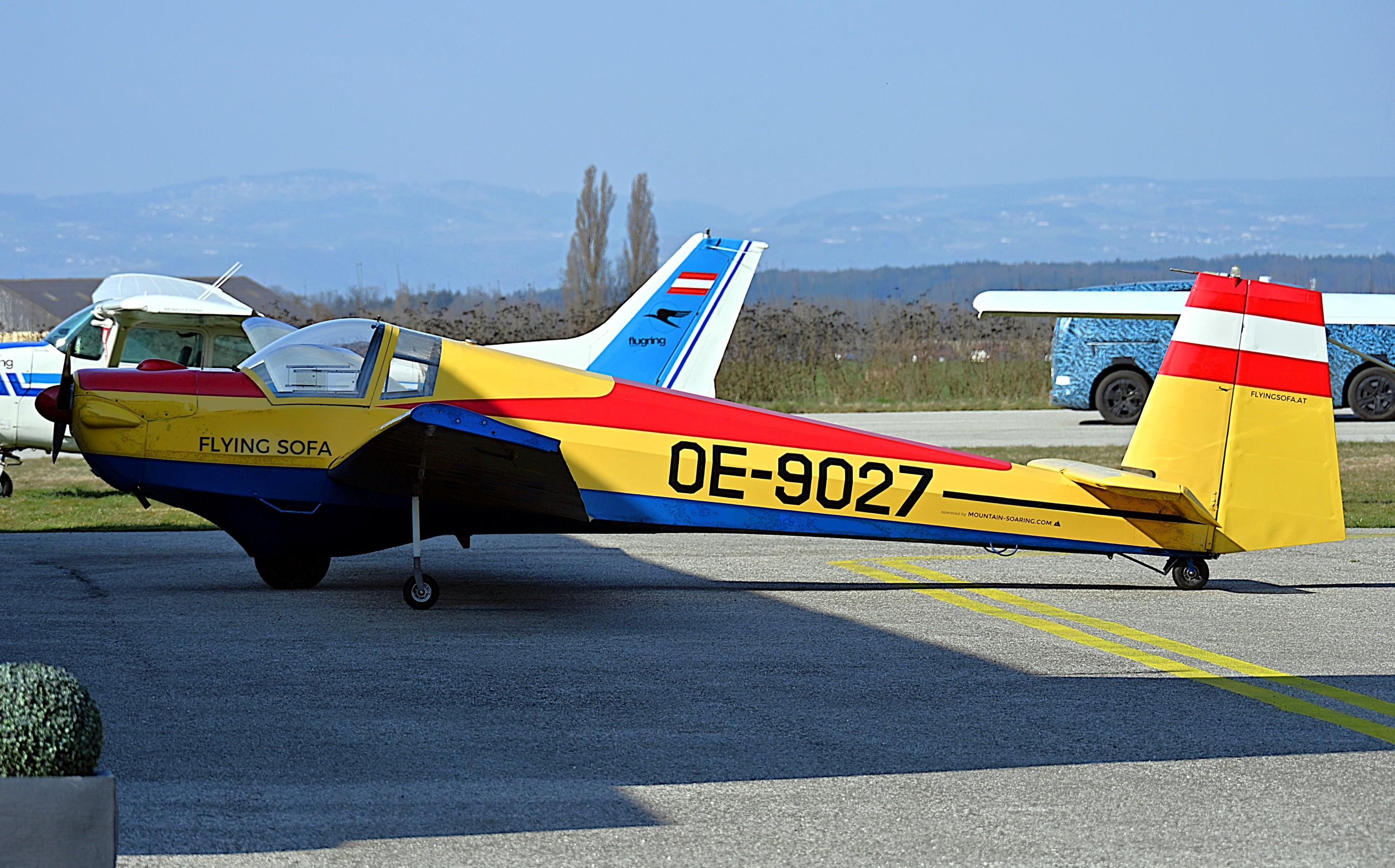 OE-9027 @ LOLH - With Flying Sofa titles at Hofkirchen, Austria - by ReinhardJost