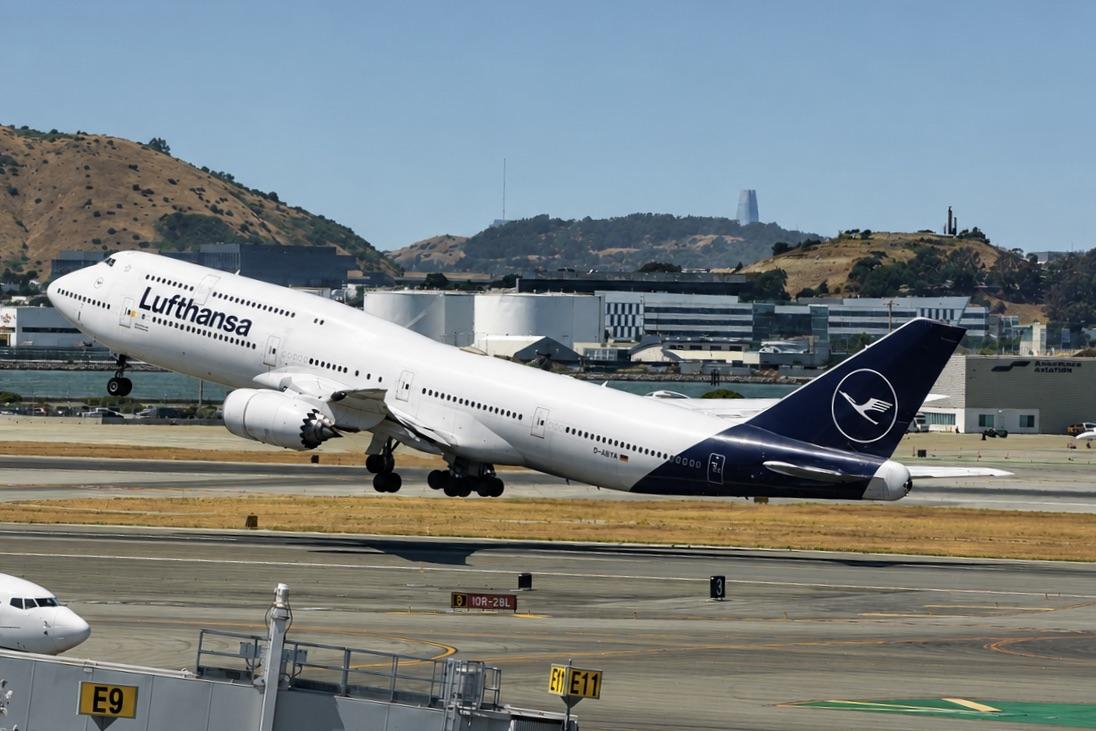 D-ABYA @ KSFO - Sky Terrace SFO 2026 - by ClaytonEddy