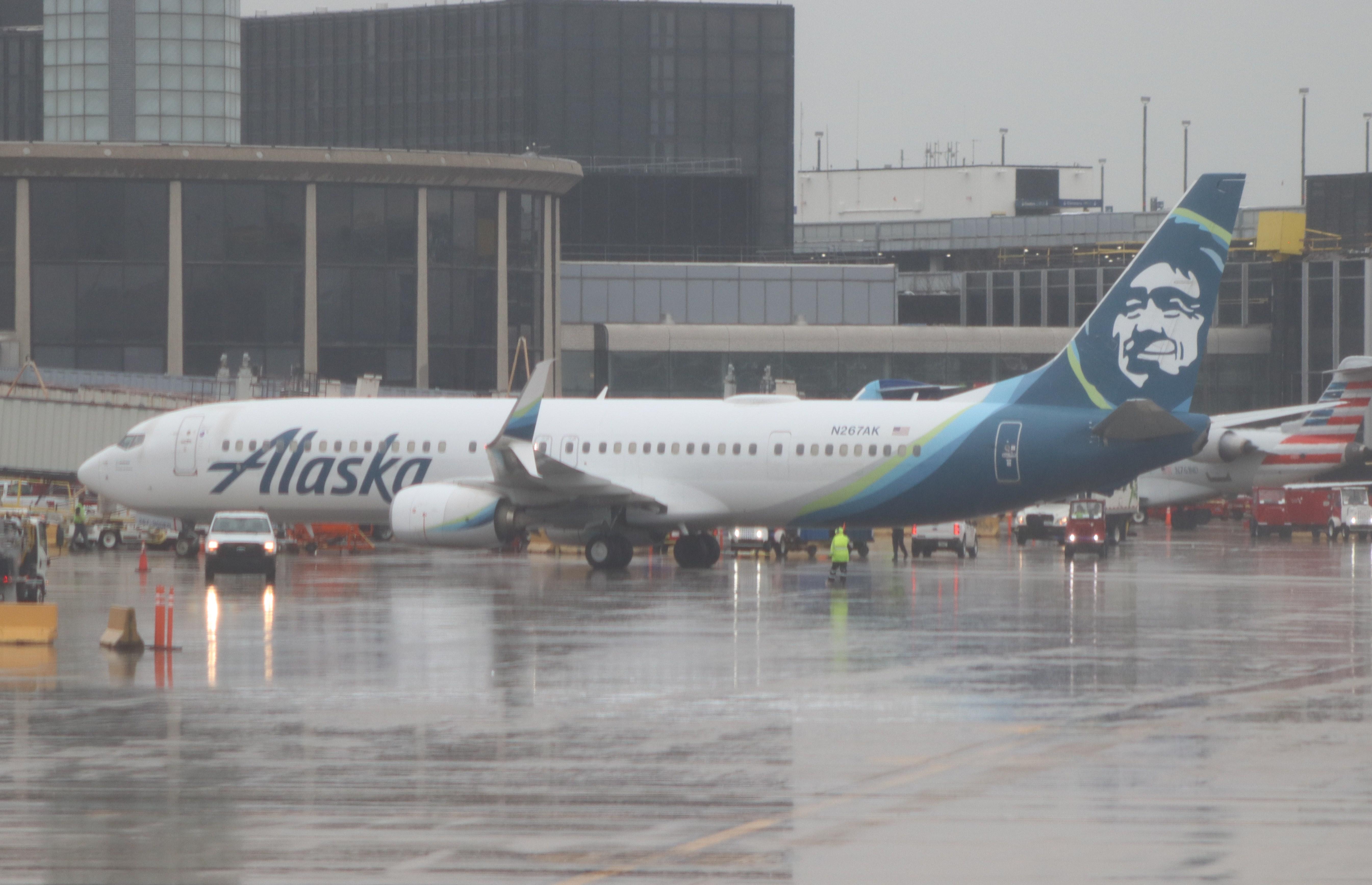 N267AK @ KORD - Boeing 737-990/ER - by MarkPasqualino