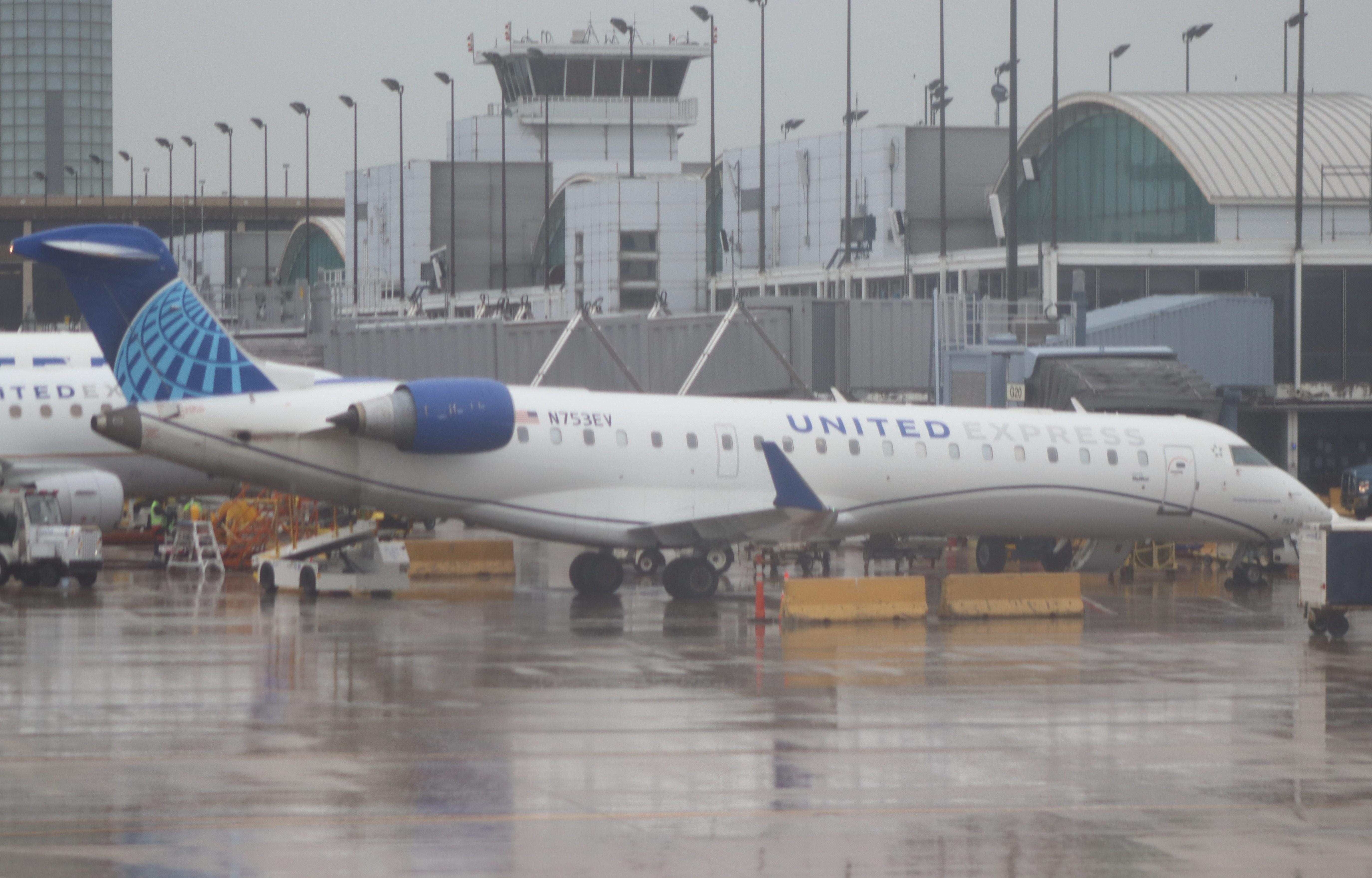 N753EV @ KORD - CL-600-2C10 - by MarkPasqualino