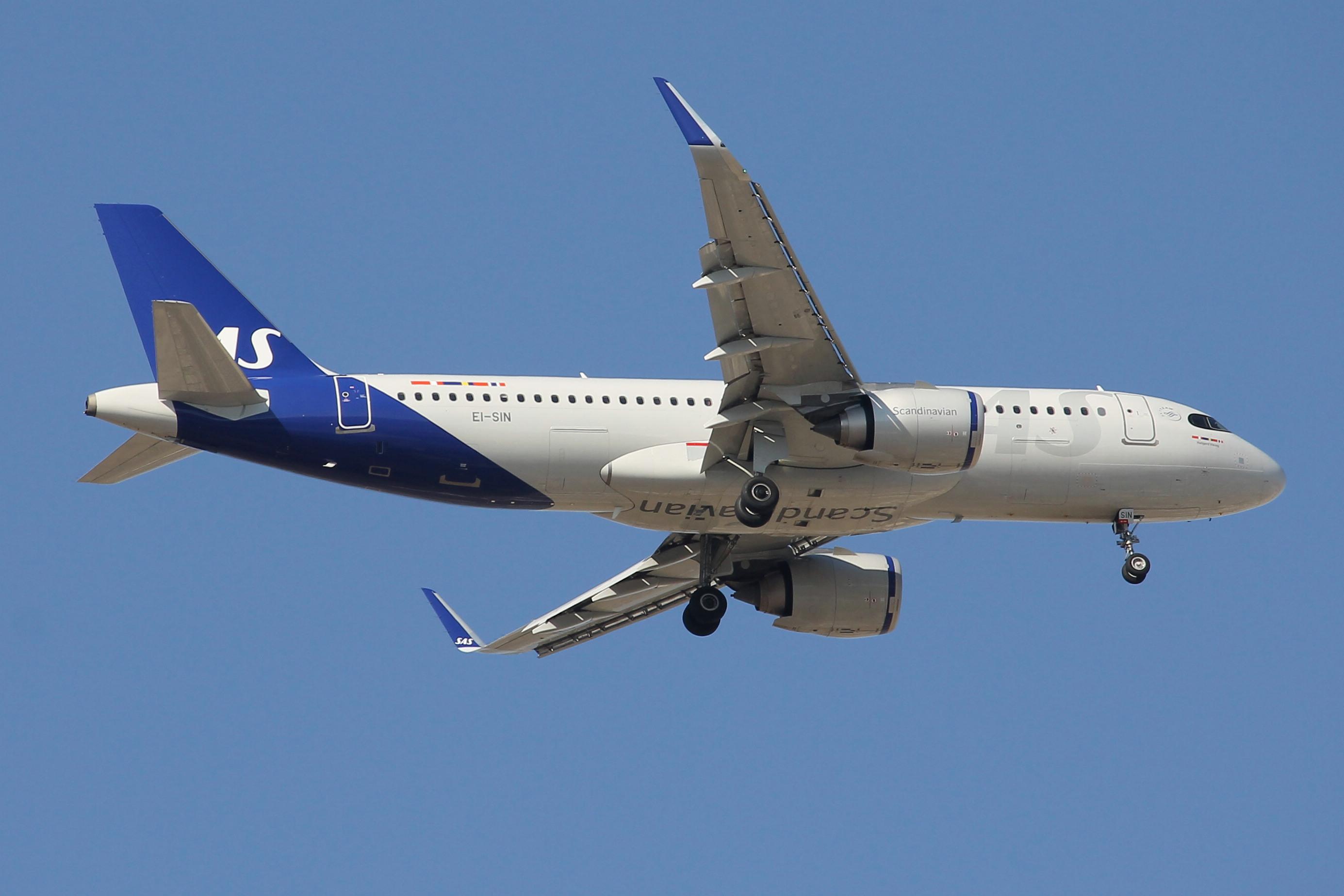 EI-SIN photo, click to enlarge