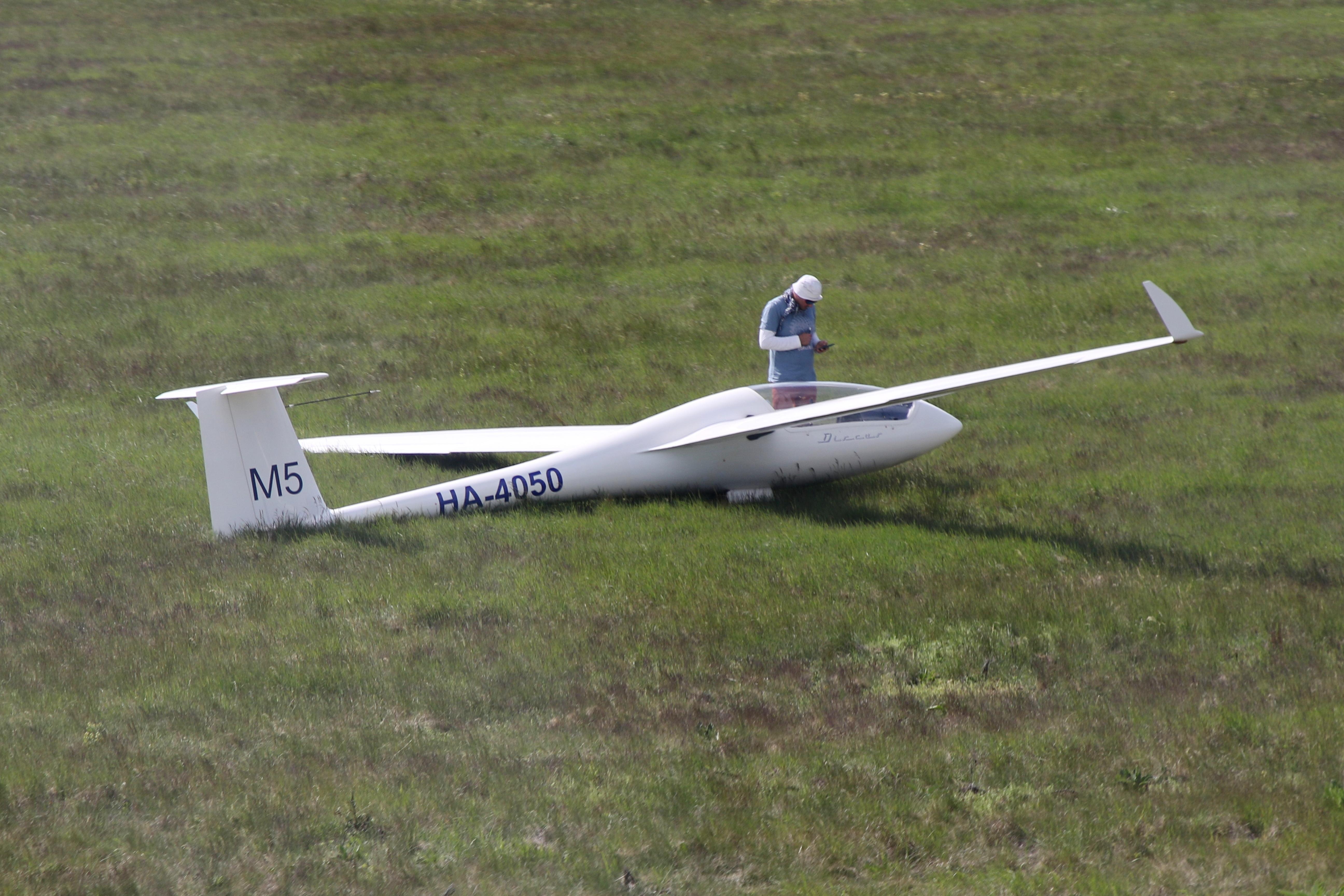 HA-4050 photo, click to enlarge