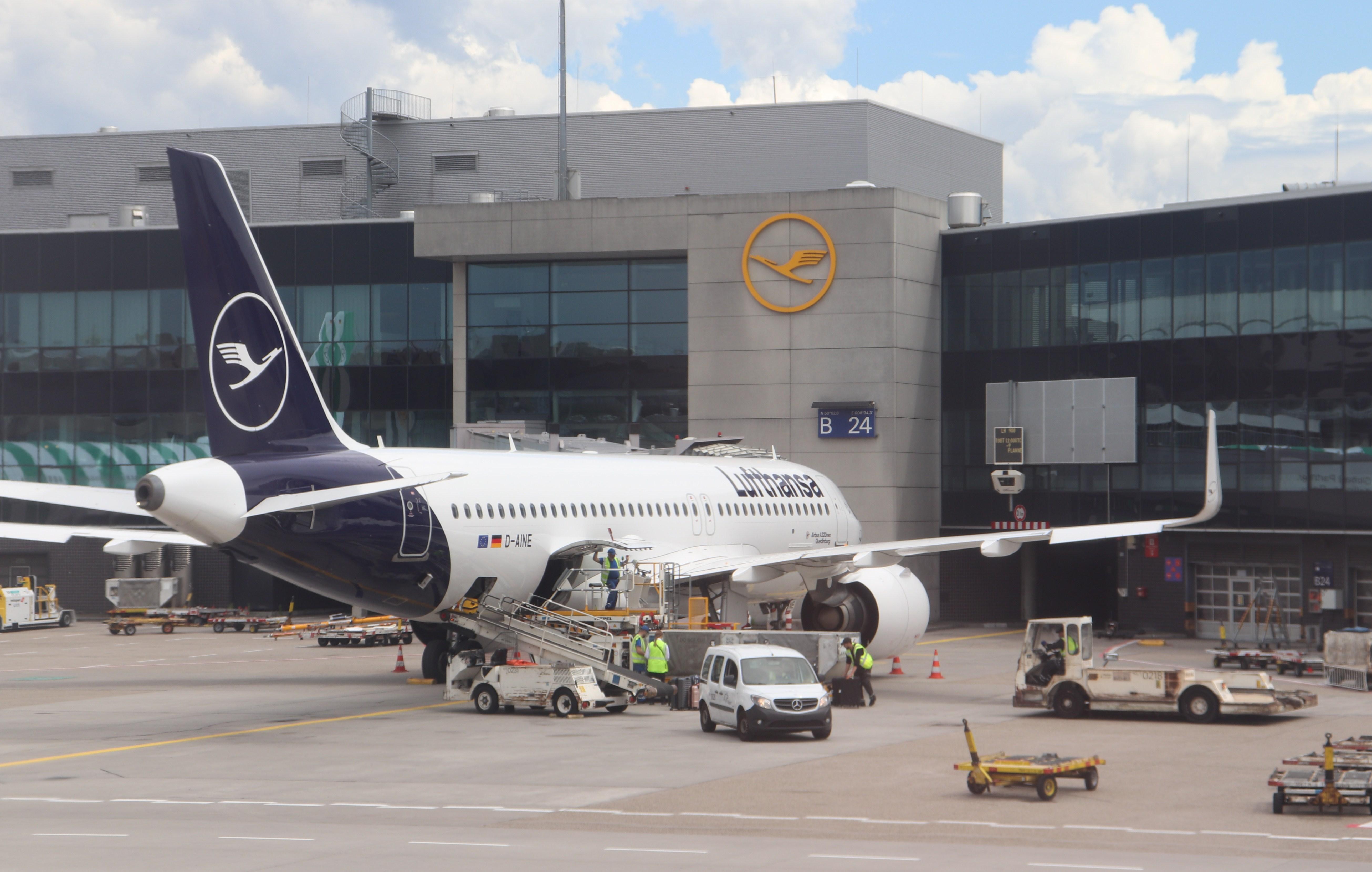 D-AINE @ EDDF - Airbus A320-271N - by MarkPasqualino