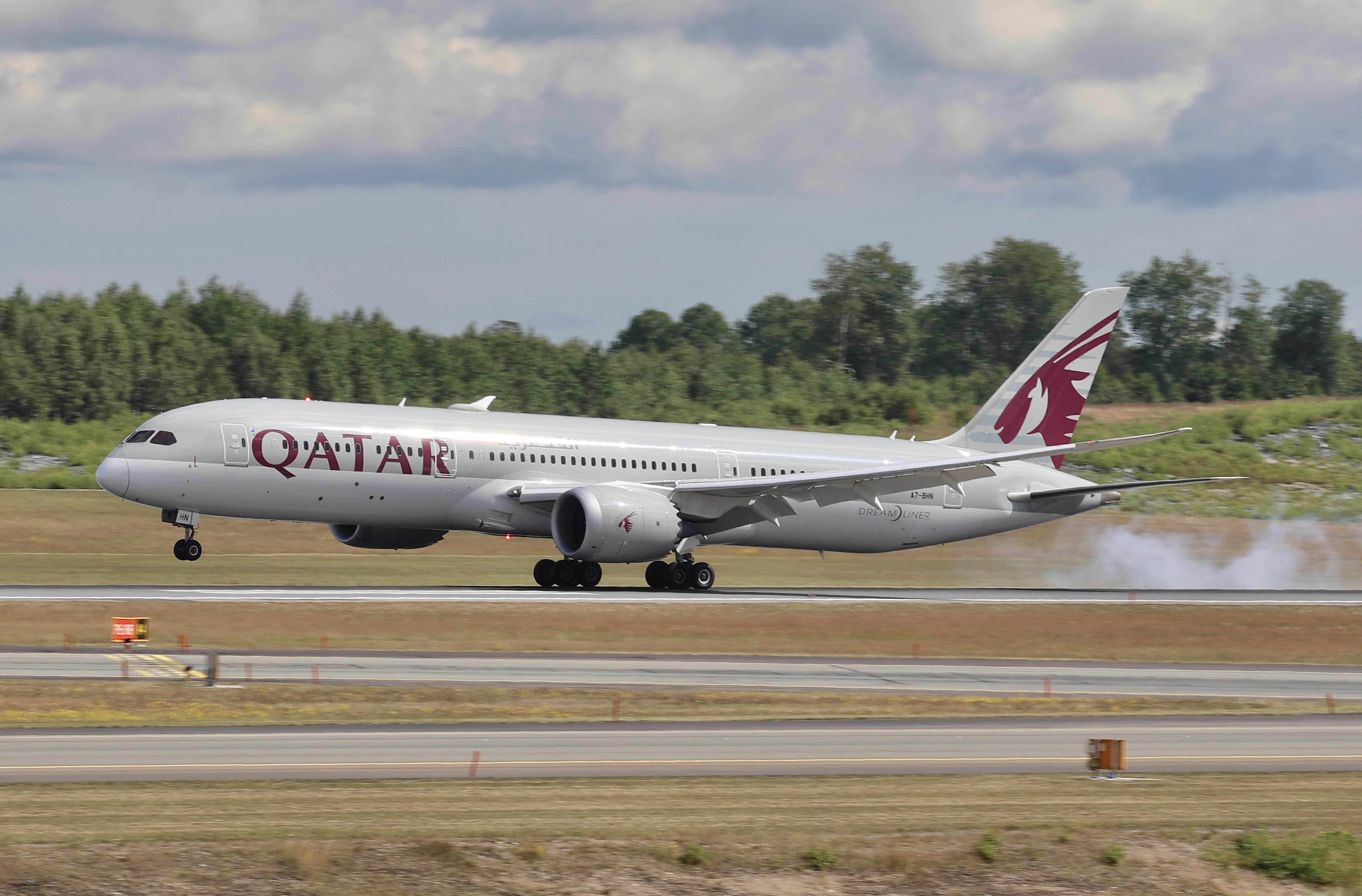 A7-BHN @ ESSA - Rwy 19R - by wijken