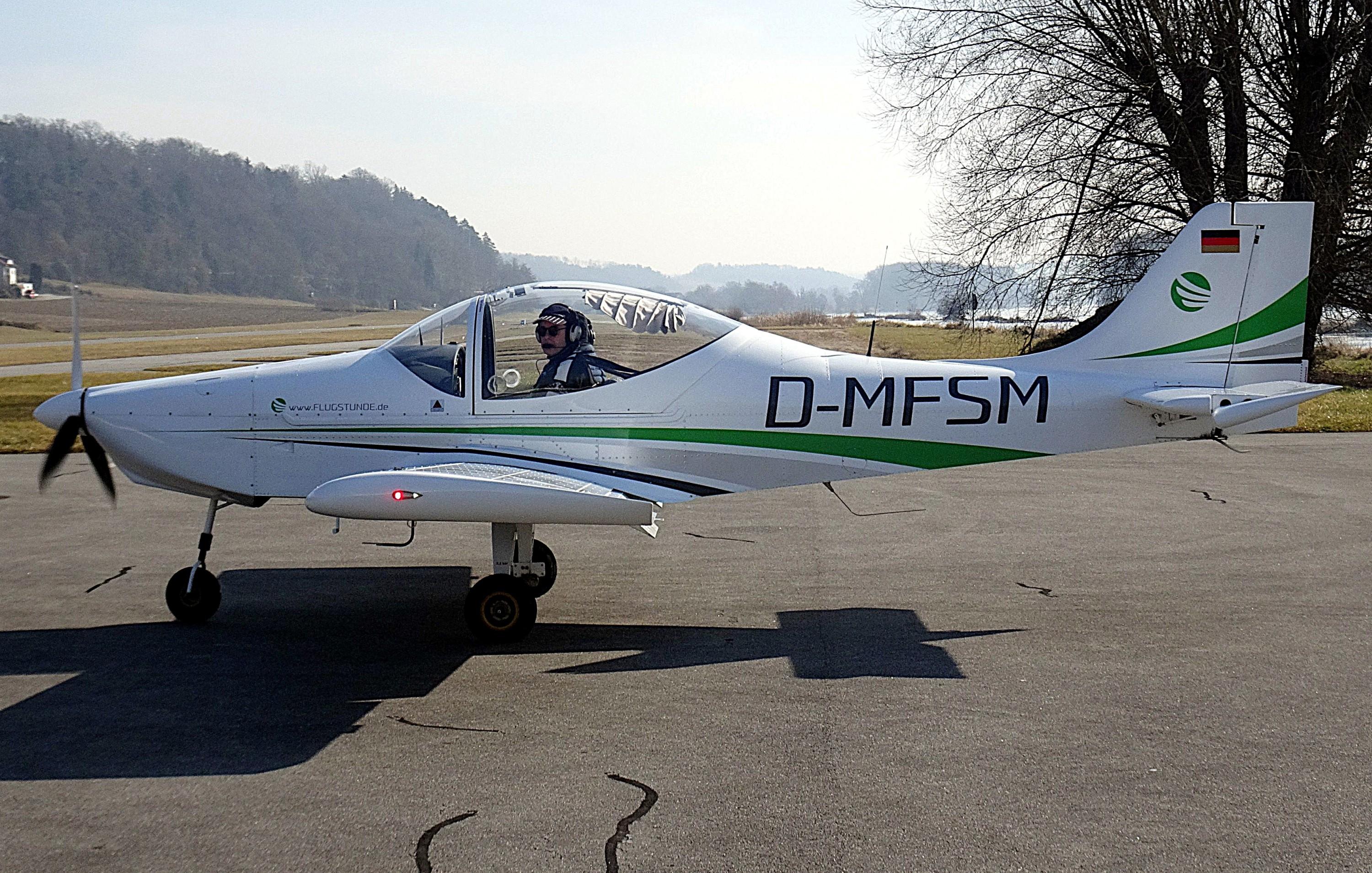 D-MFSM @ EDMV - Breezer of the operator Flugstunde at Vilshofen, Germany - by ReinhardJost