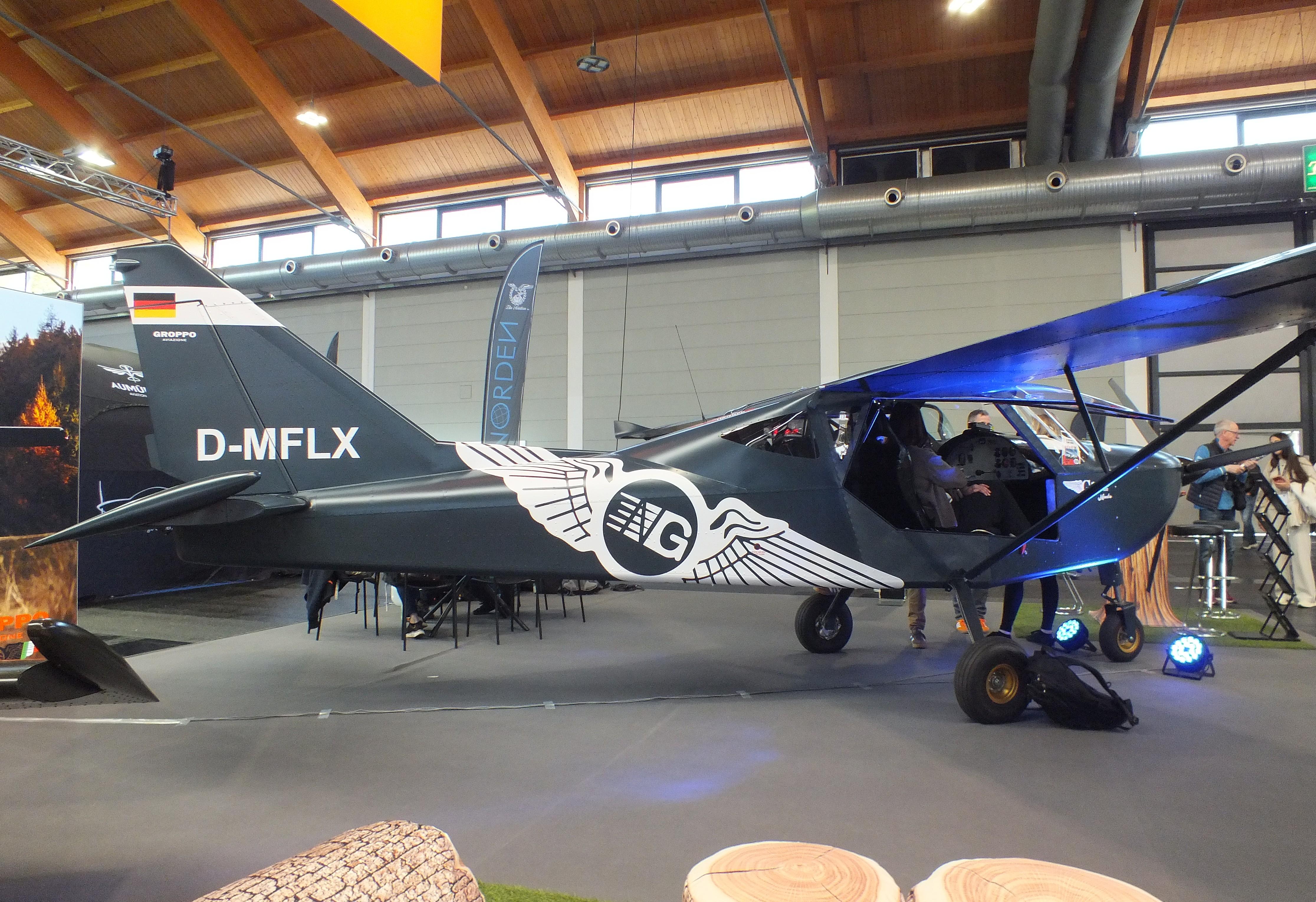 D-MFLX photo, click to enlarge