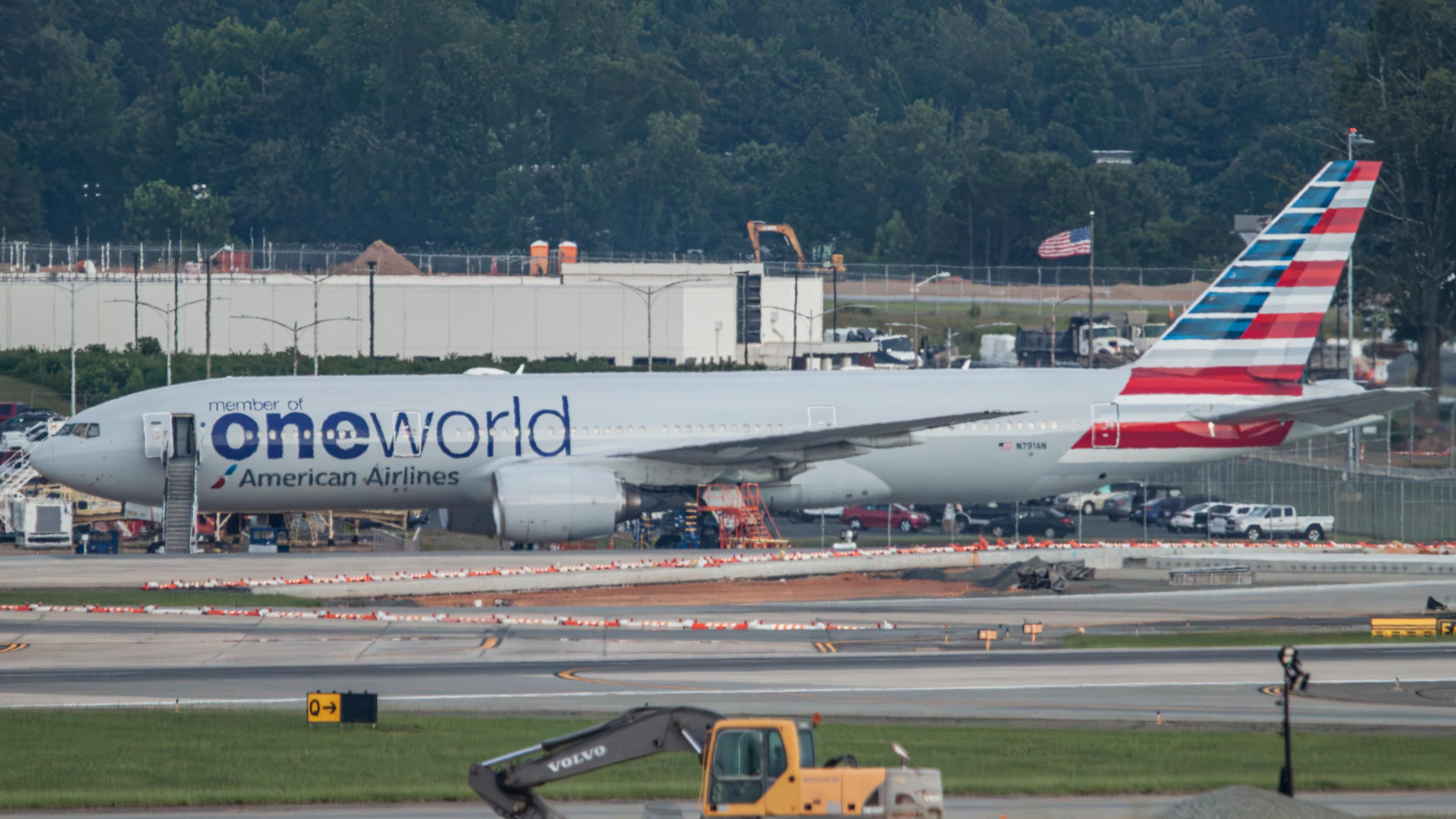 N791AN @ KCLT - American oneworld 772ER - by AviationLover50