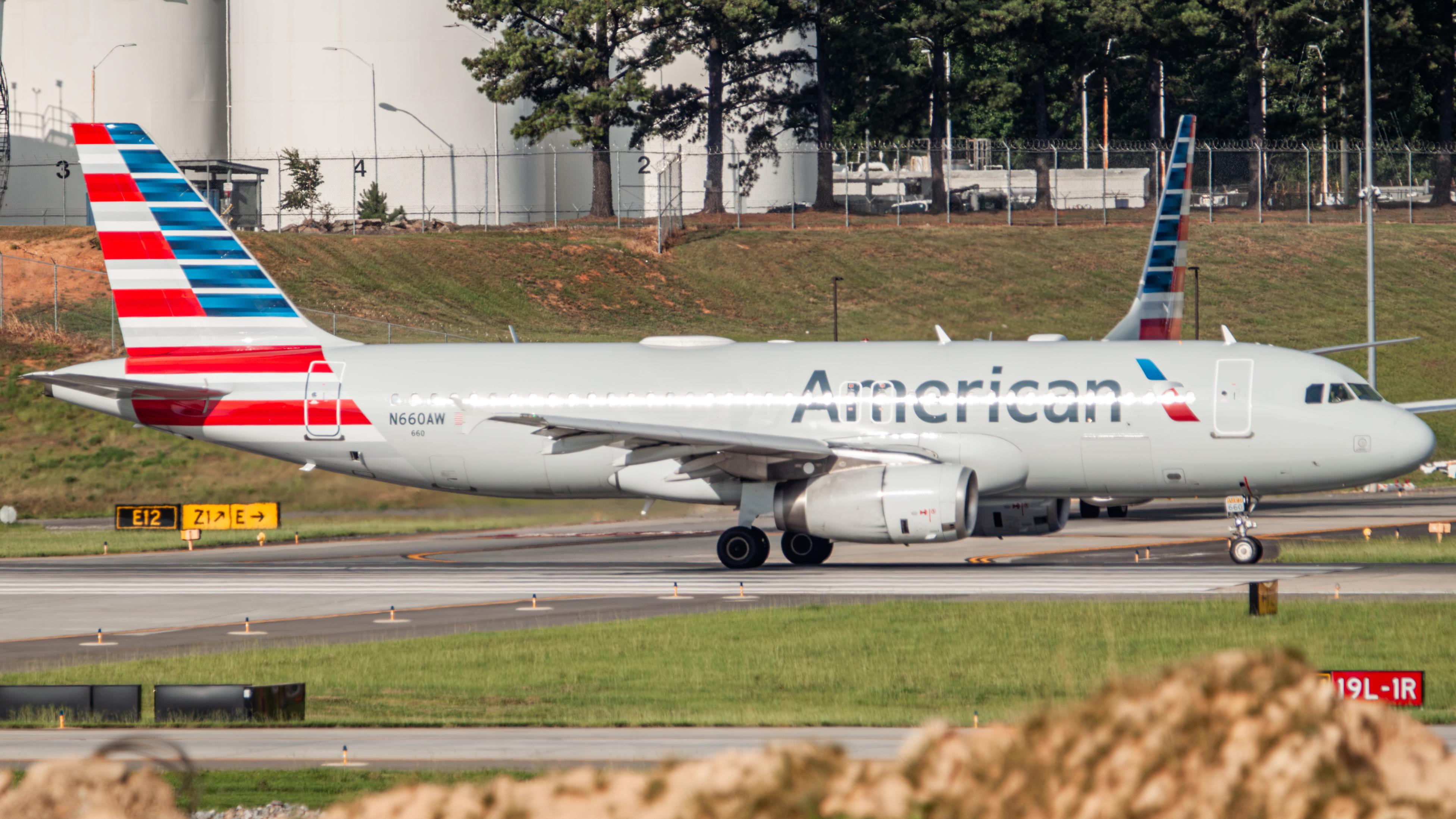N660AW @ KCLT - American A320 - by AviationLover50