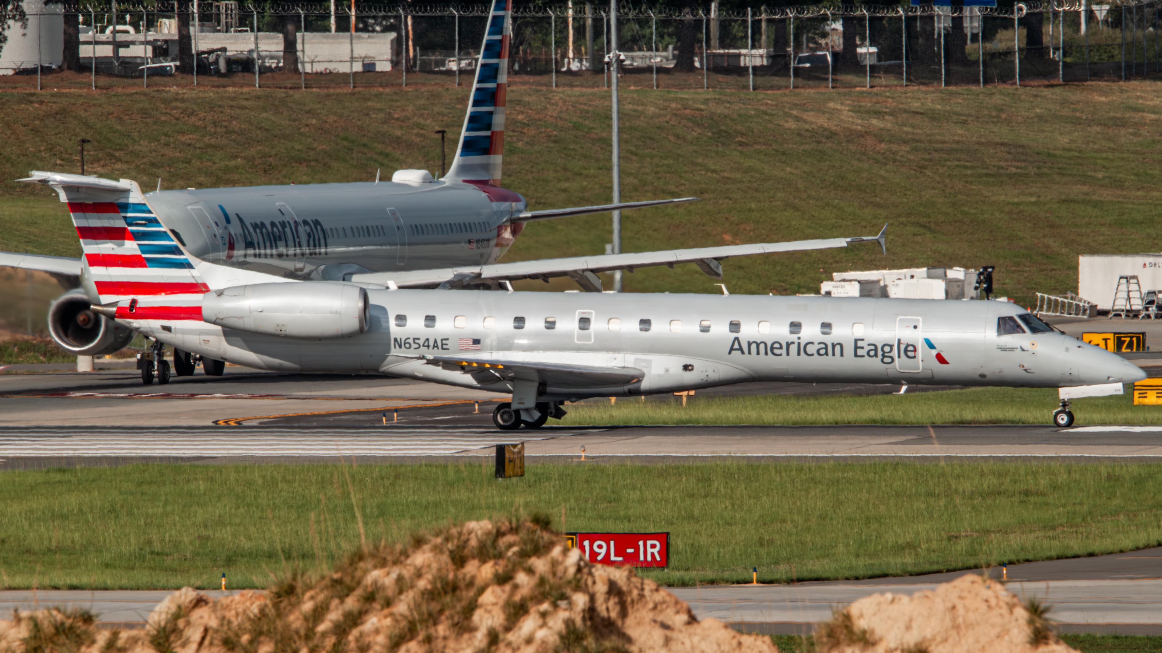 N654AE @ KCLT - American Eagle/Piedmont ERJ-145 - by AviationLover50