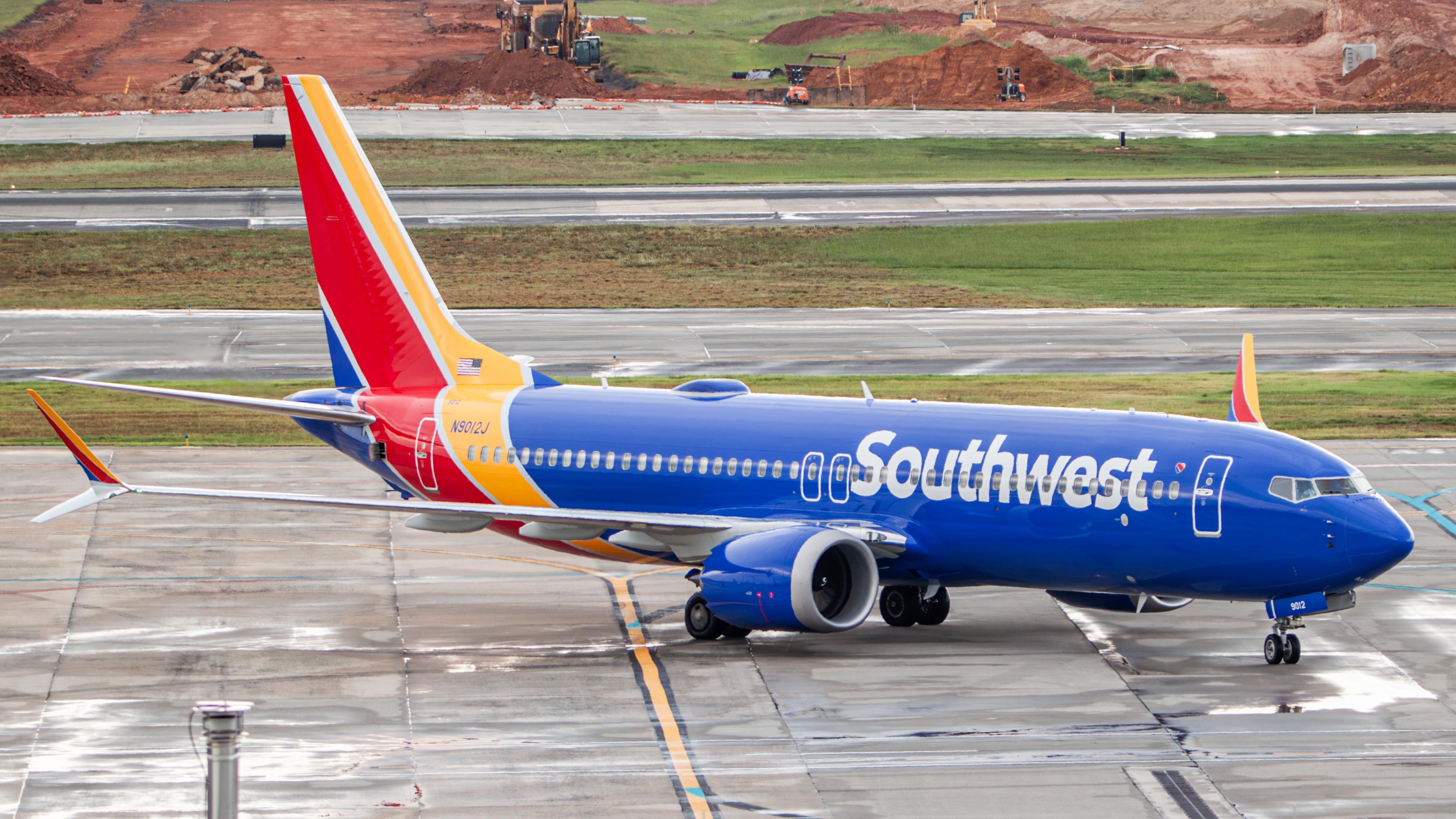 N9012J @ KCLT - Southwest MAX 8 - by AviationLover50