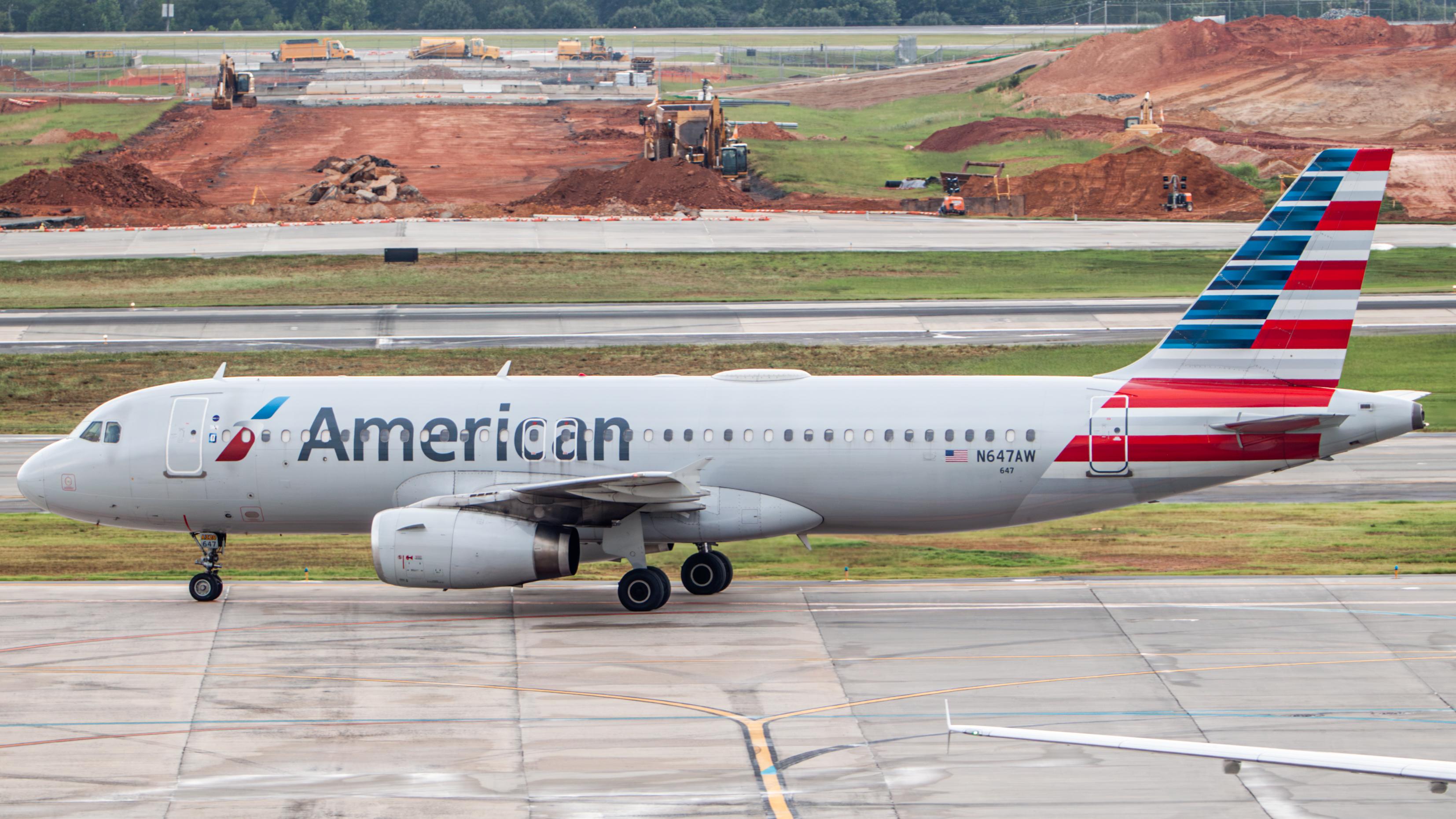 N647AW @ KCLT - American A320 - by AviationLover50