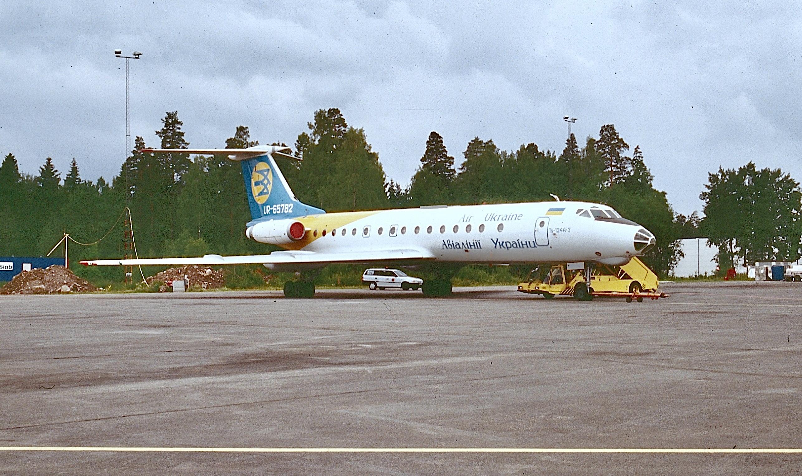 UR-65782 @ ESSA - Ramp K - by wijken