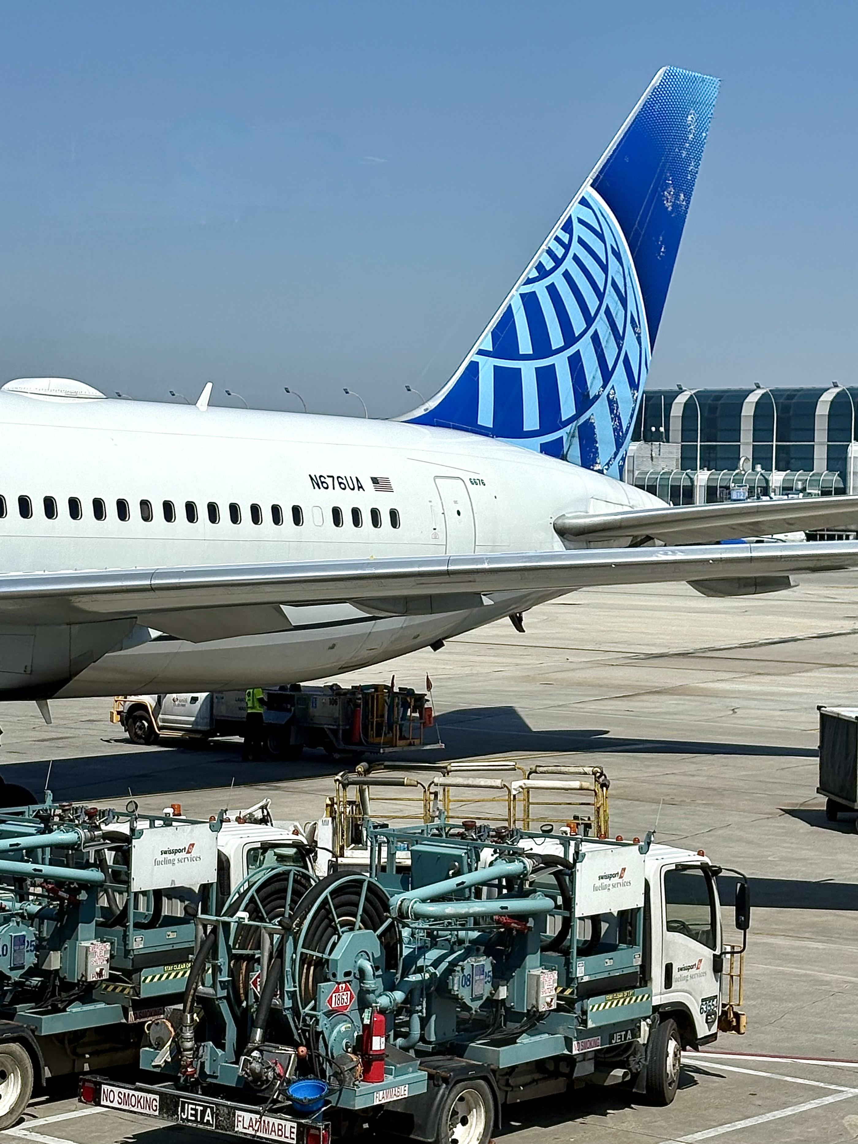 N676UA photo, click to enlarge