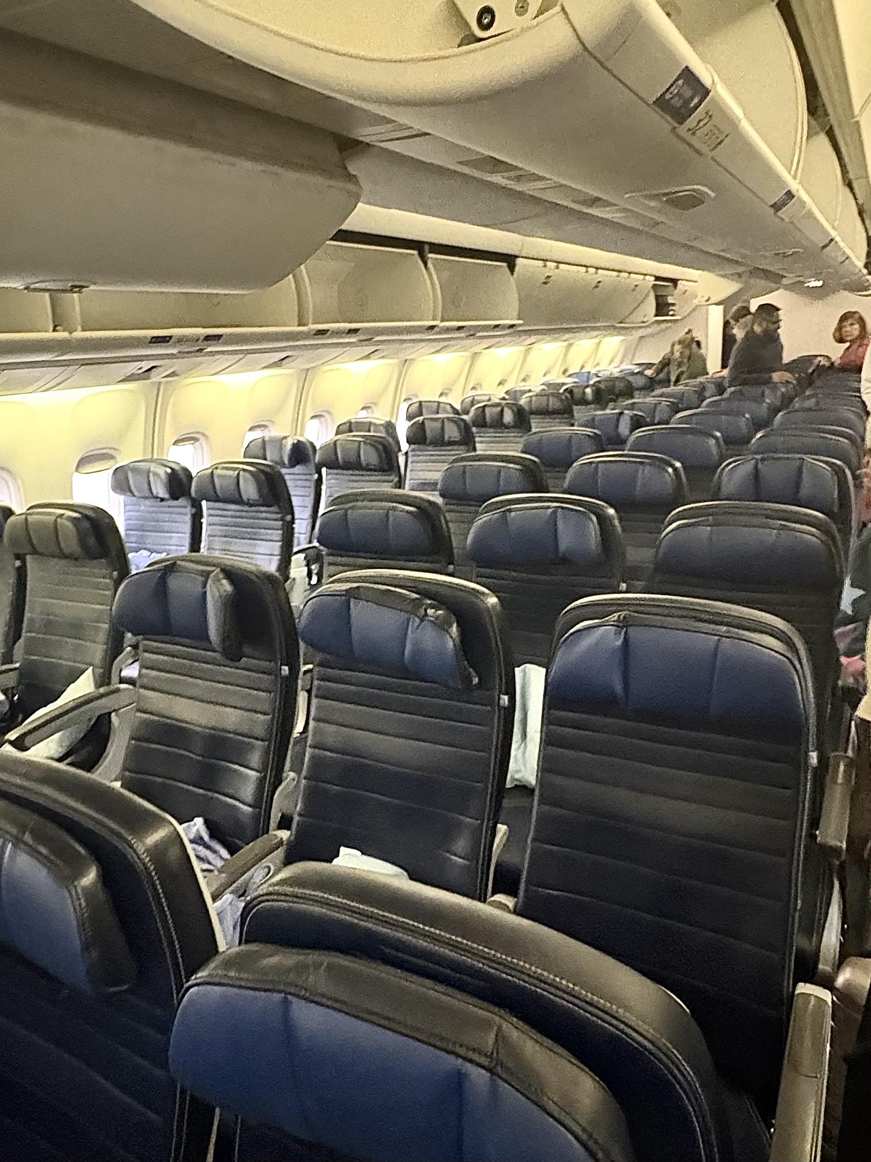 N676UA photo, click to enlarge