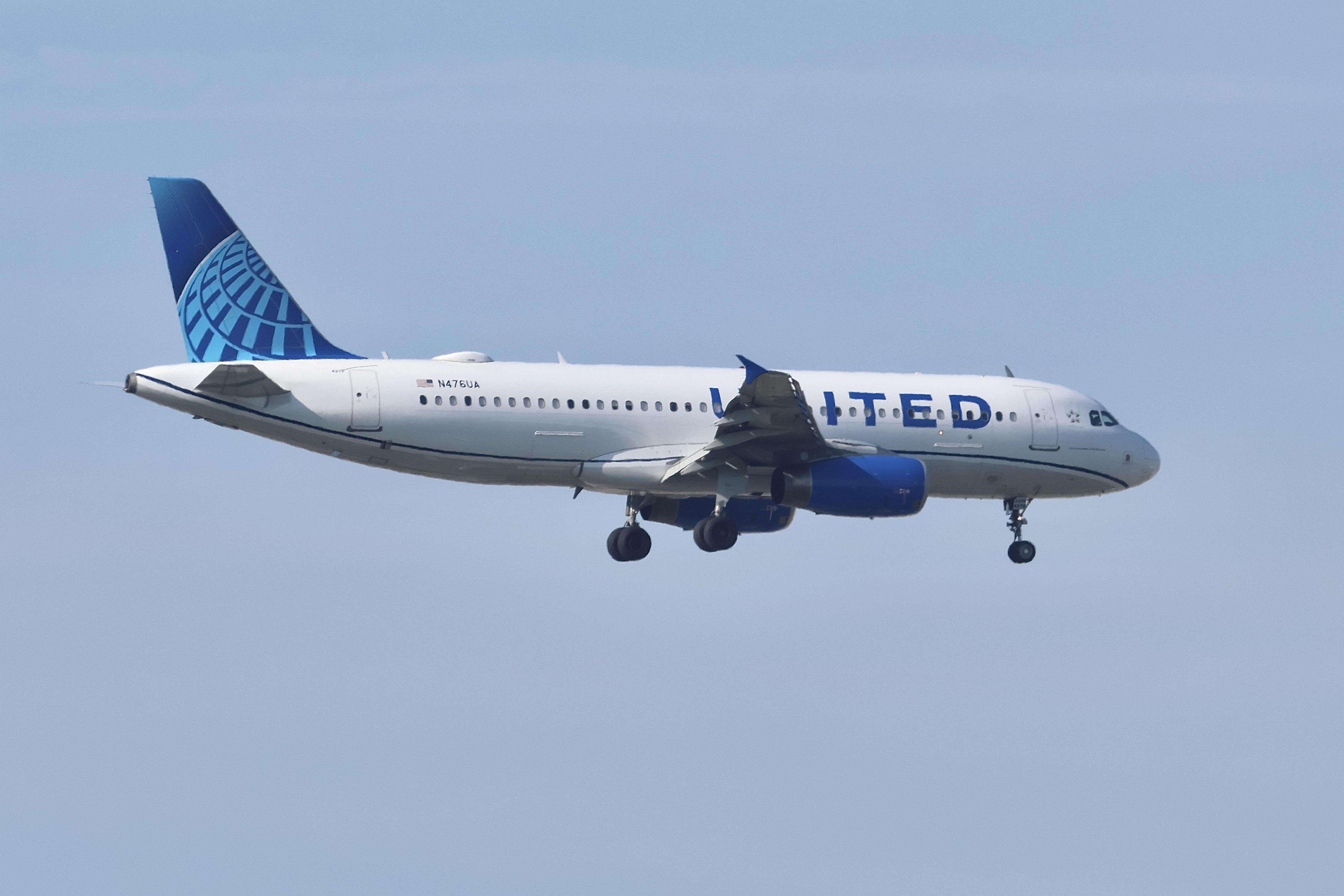 N476UA photo, click to enlarge