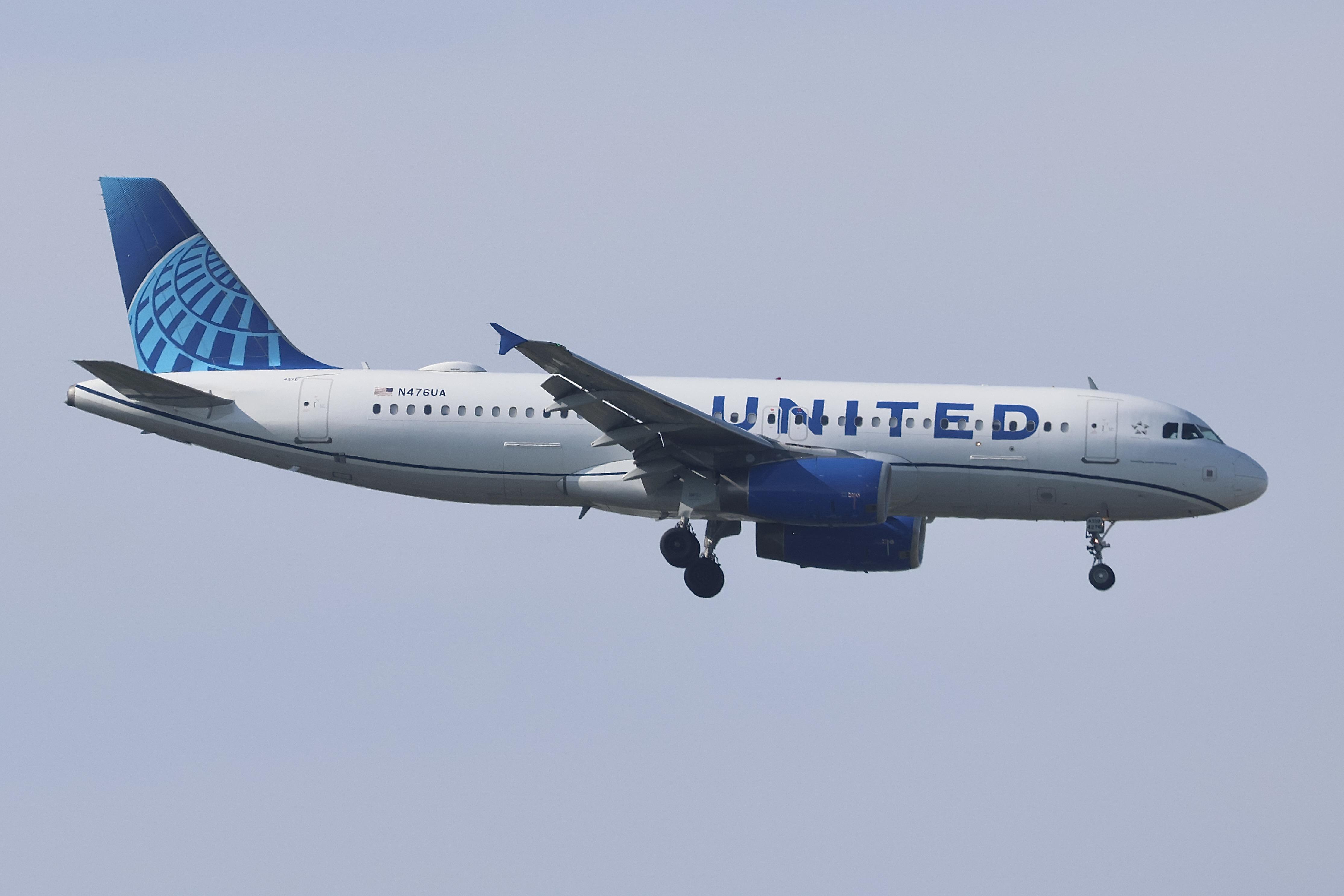 N476UA photo, click to enlarge