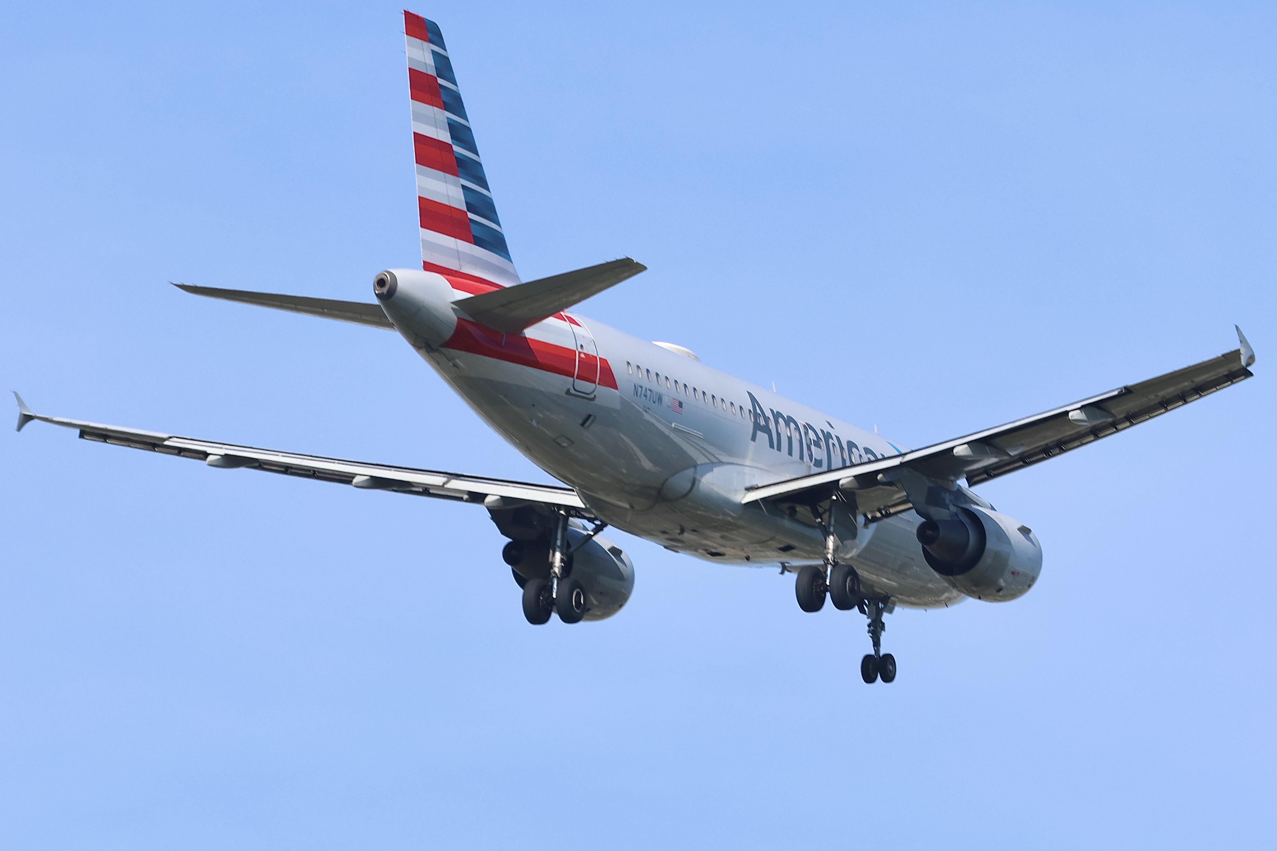 N747UW photo, click to enlarge