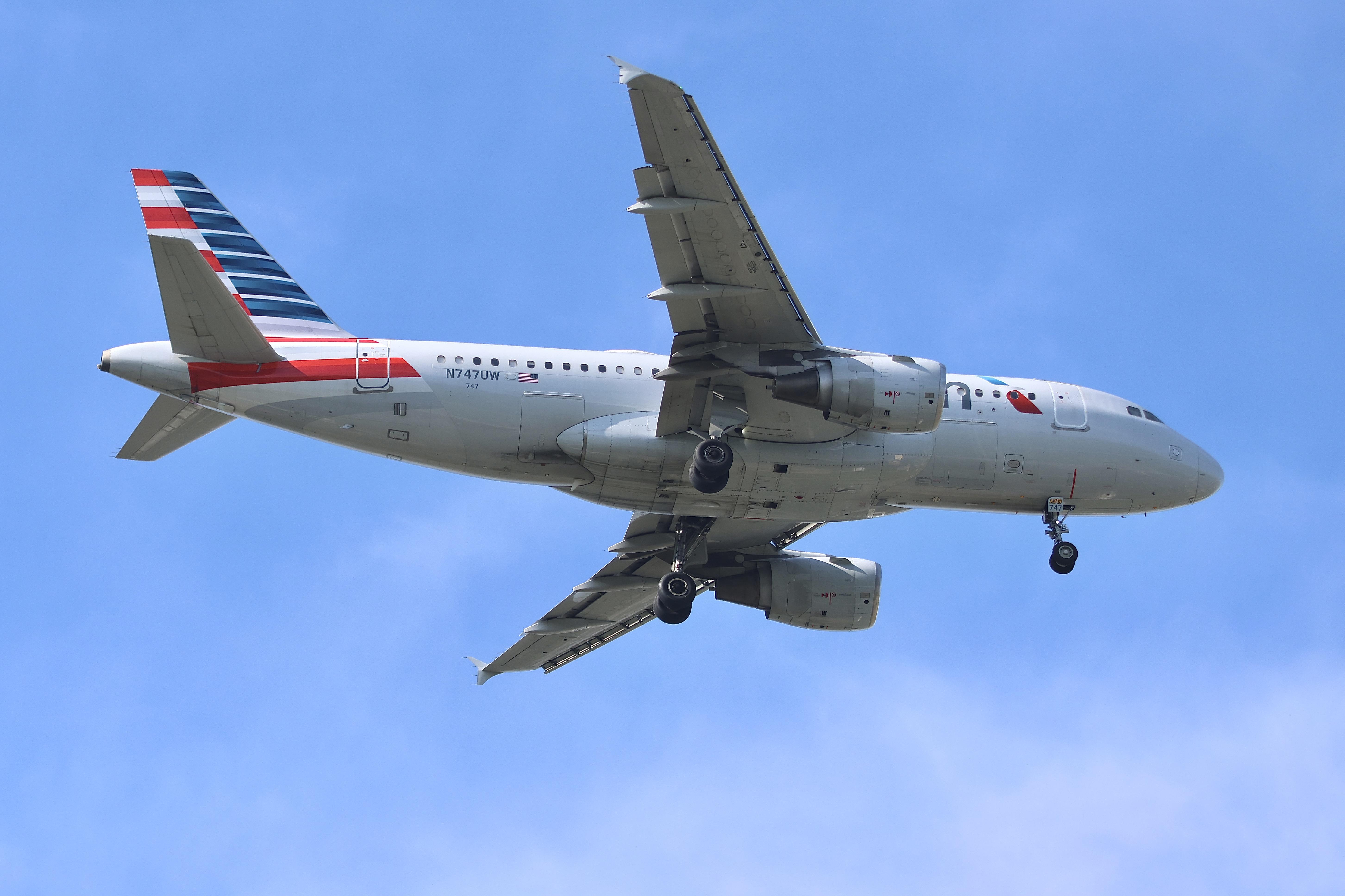 N747UW photo, click to enlarge