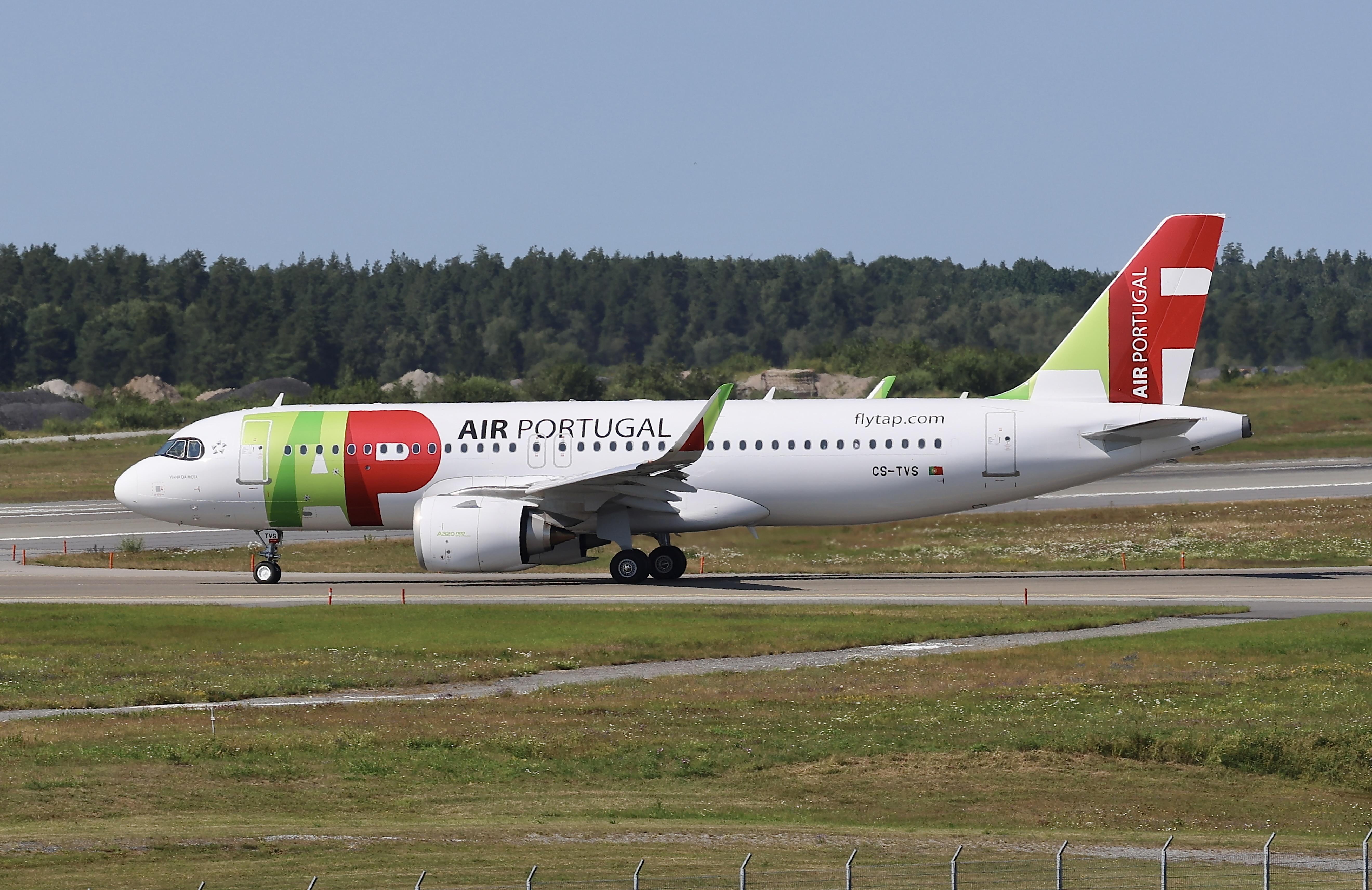 CS-TVS @ ESSA - RWY 01L - by wijken
