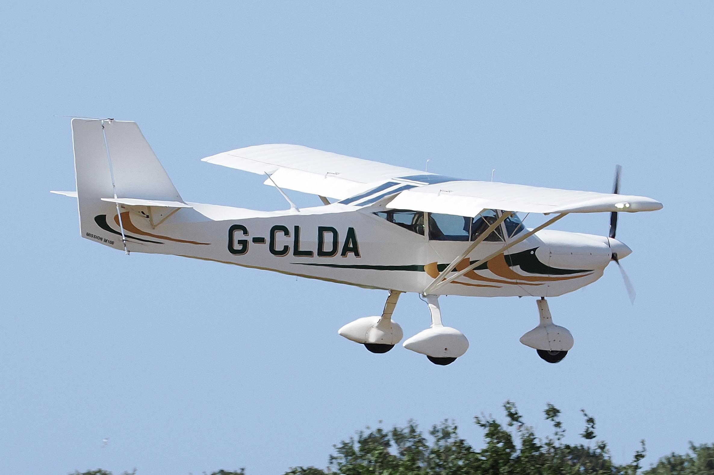 G-CLDA @ X3CX - Landing at Northrepps. - by Graham Reeve