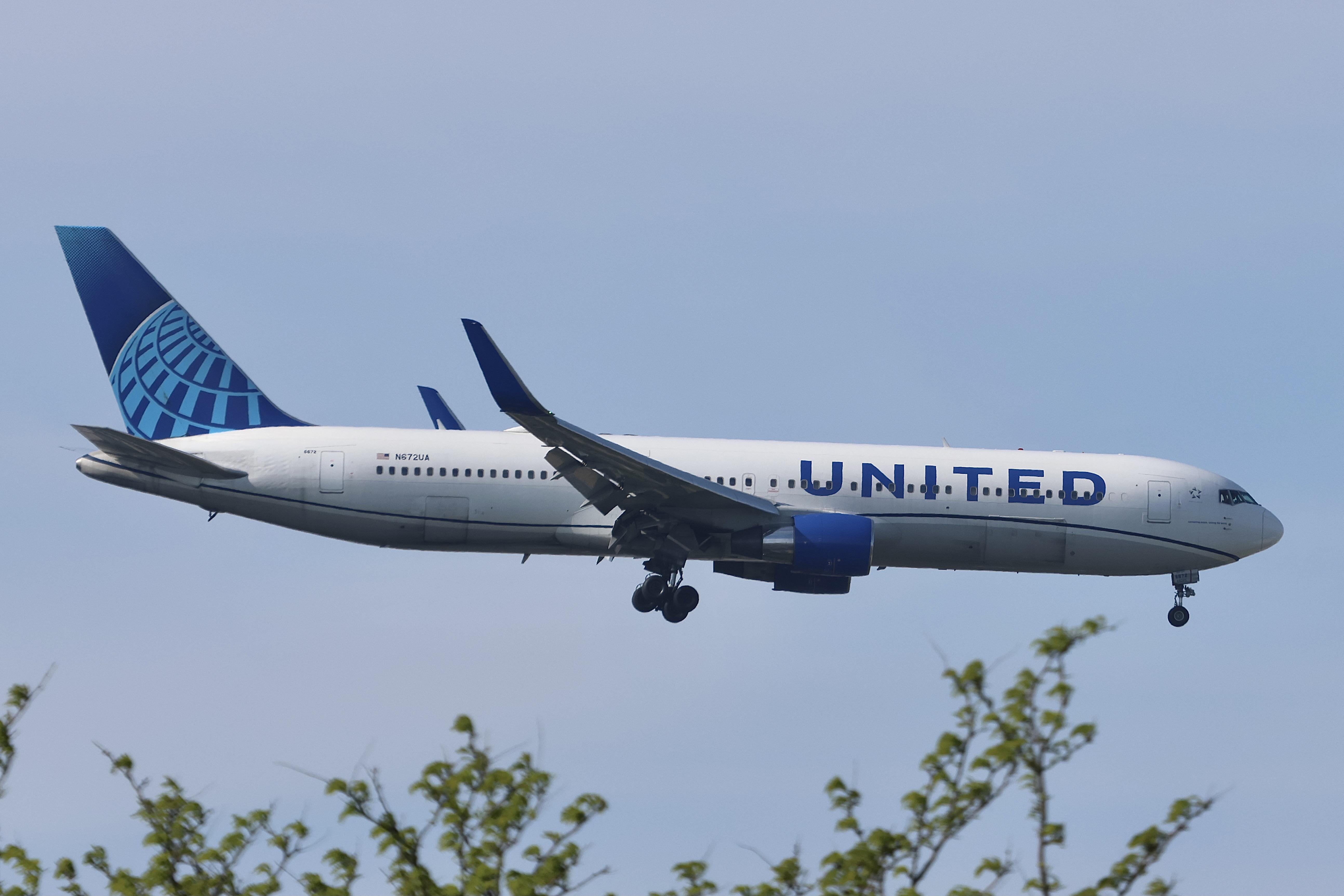 N672UA photo, click to enlarge