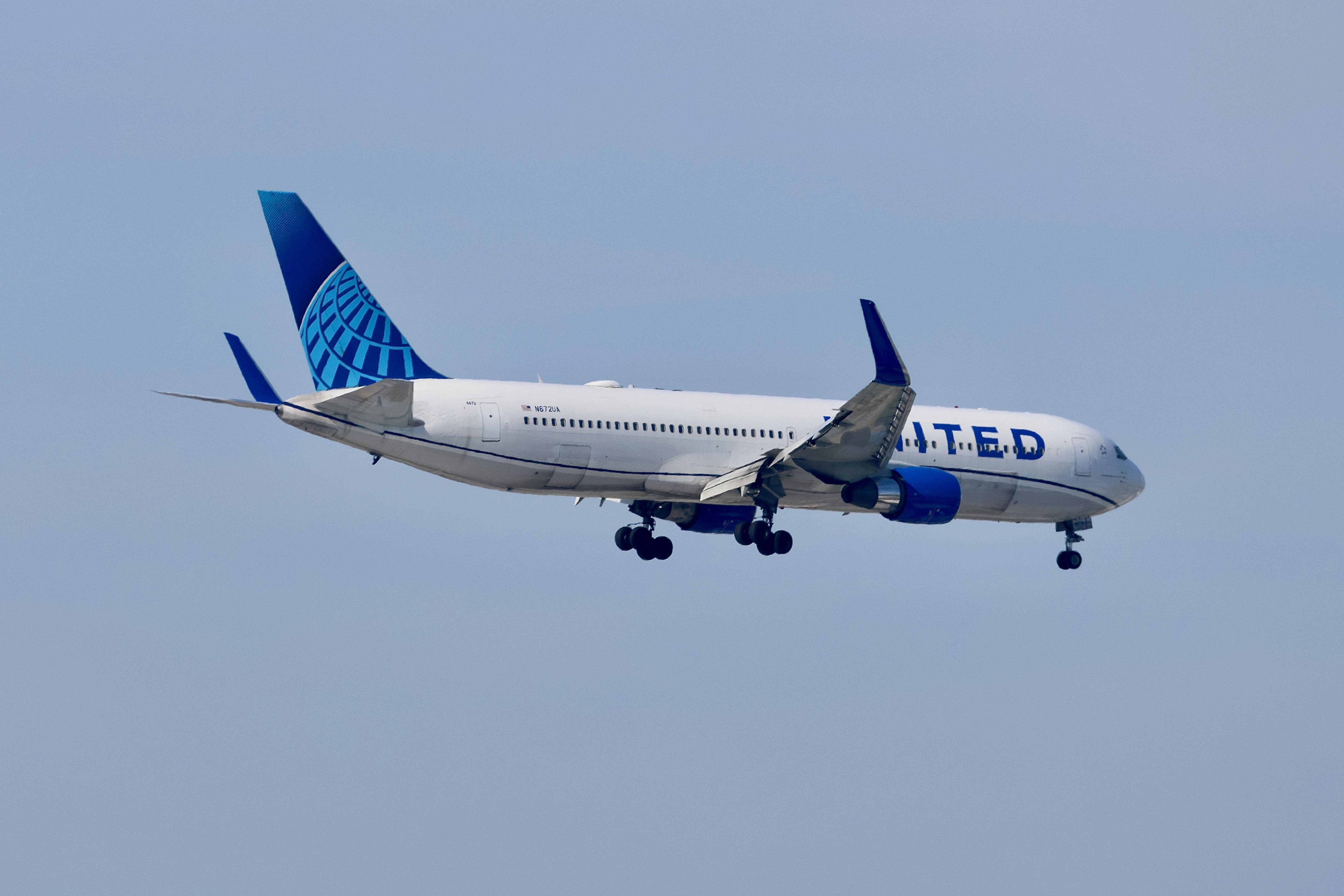 N672UA photo, click to enlarge