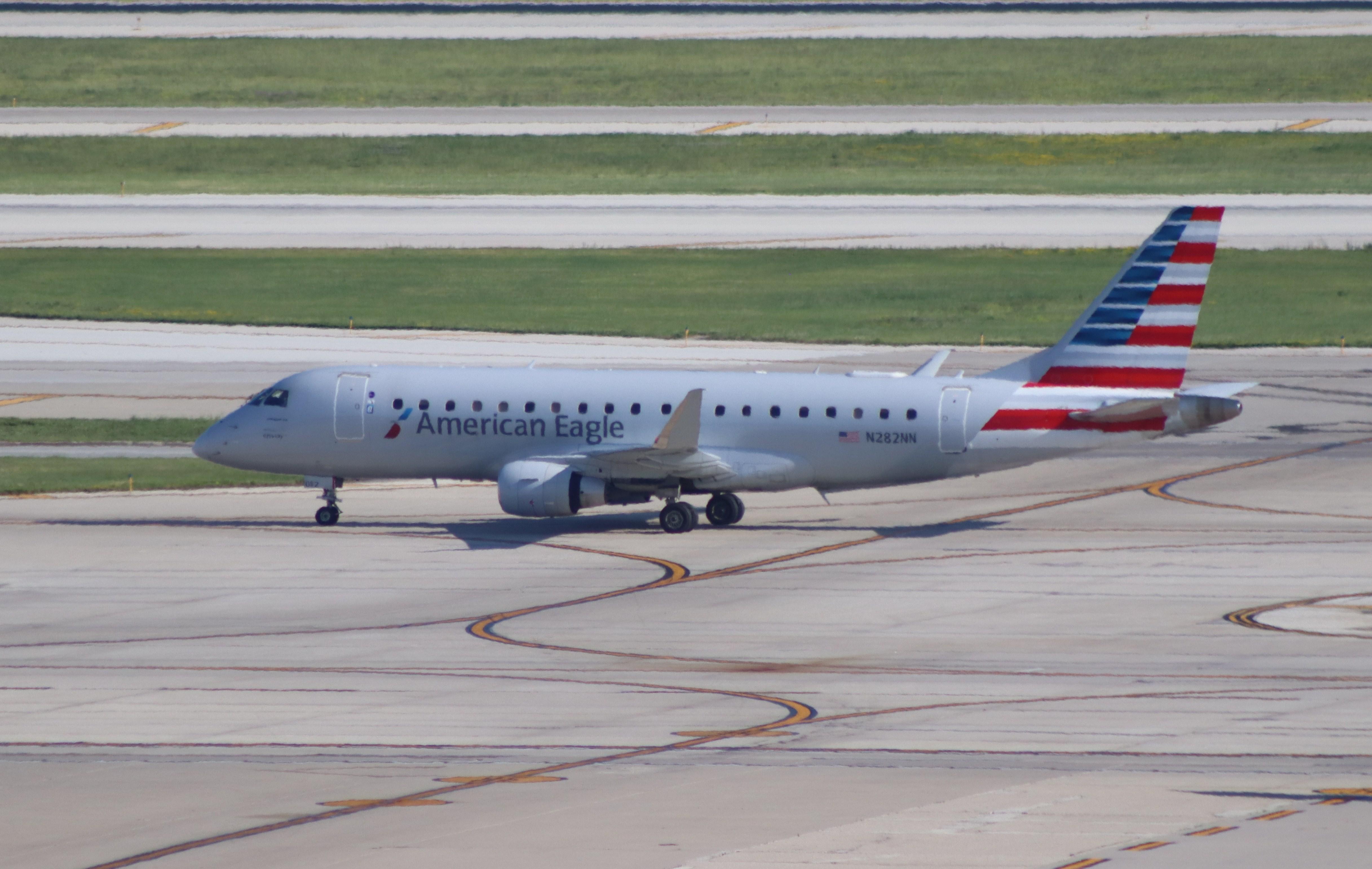 N282NN @ KORD - ERJ-170-200LR - by MarkPasqualino