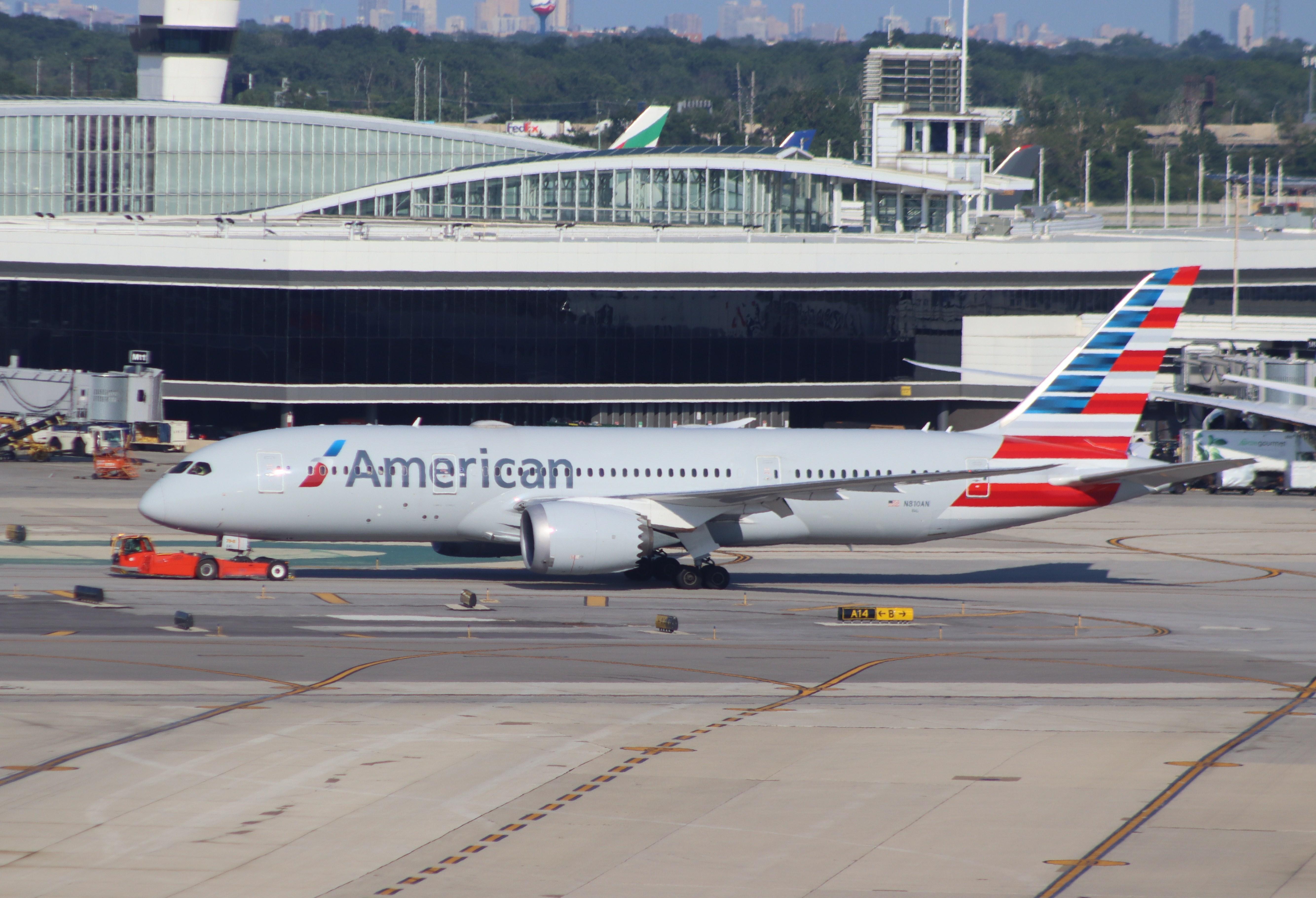 N810AN @ KORD - Boeing 787-8 Dreamliner - by MarkPasqualino