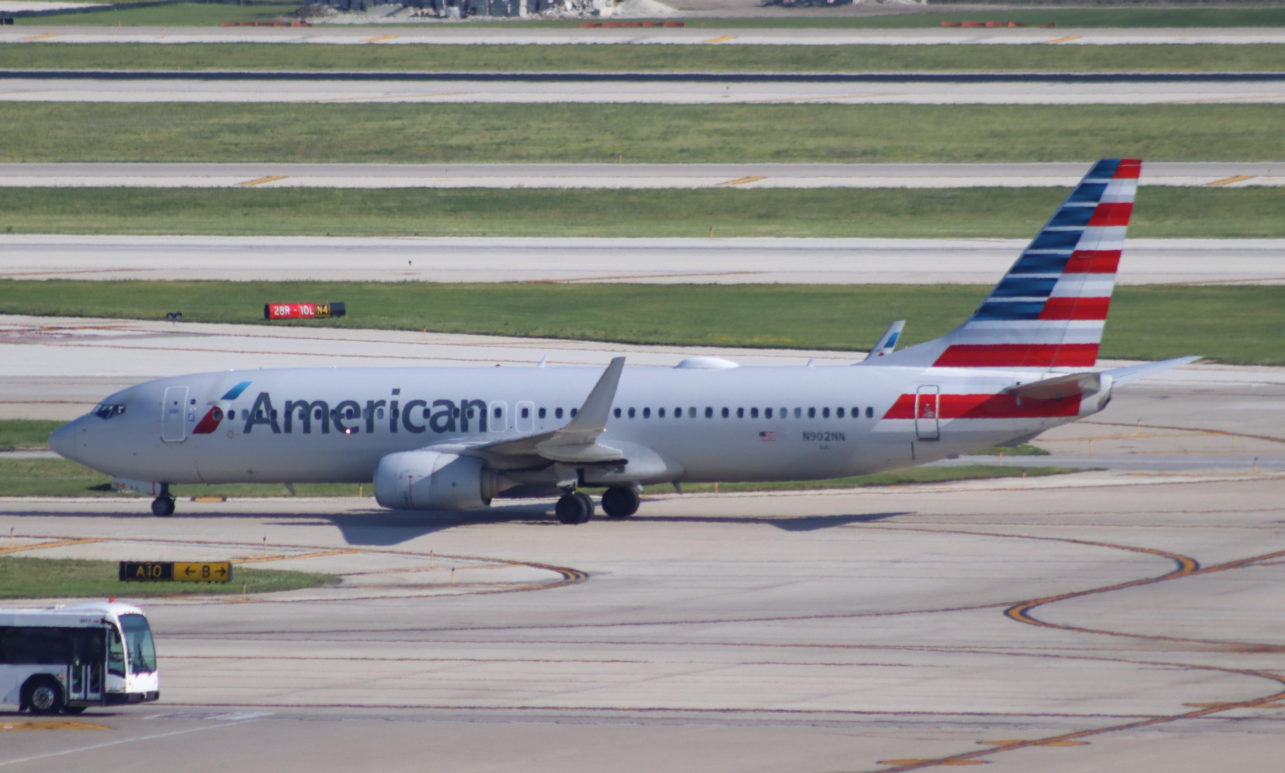 N902NN @ KORD - Boeing 737-823 - by MarkPasqualino
