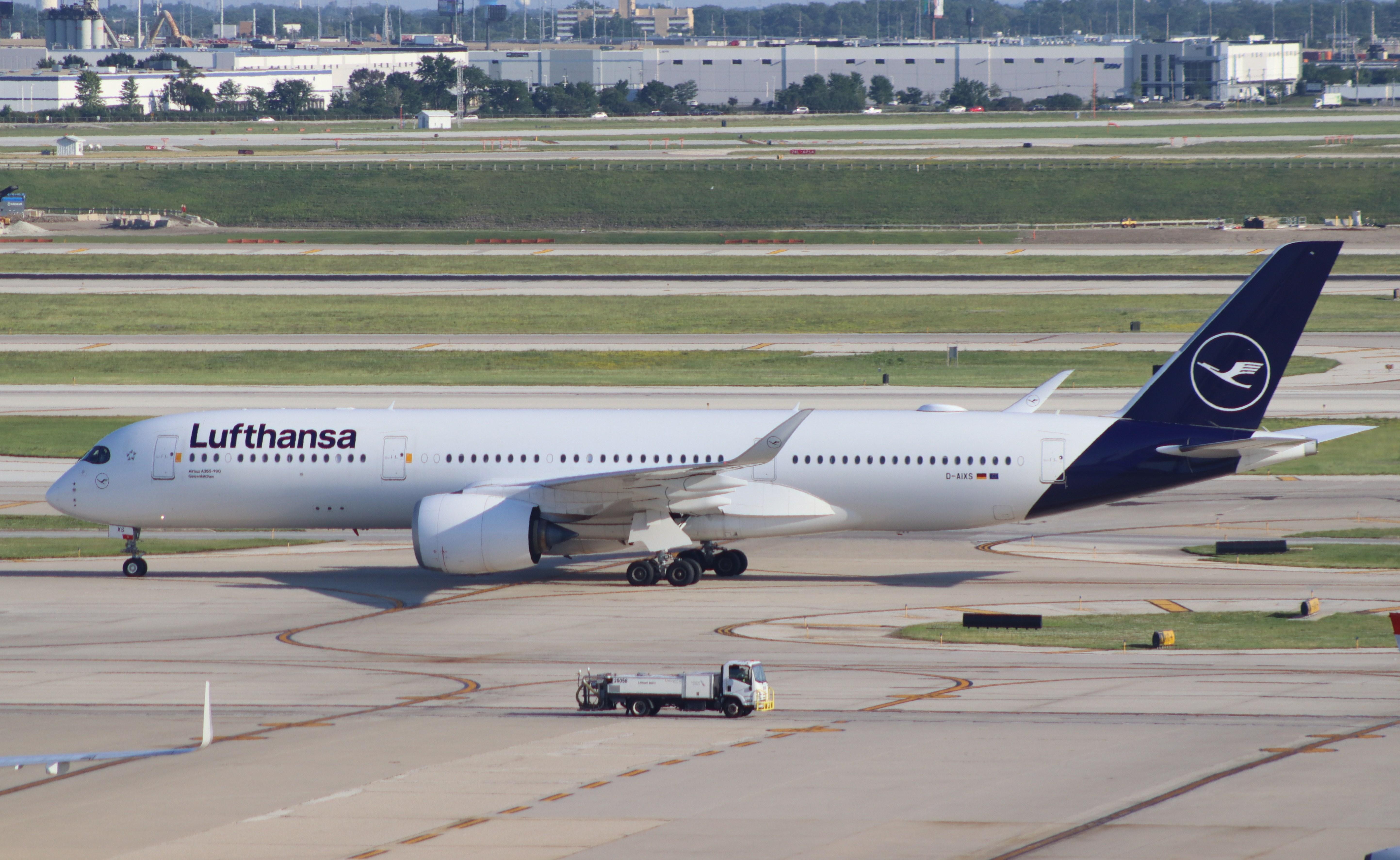 D-AIXS @ KORD - Airbus A350-941 - by MarkPasqualino
