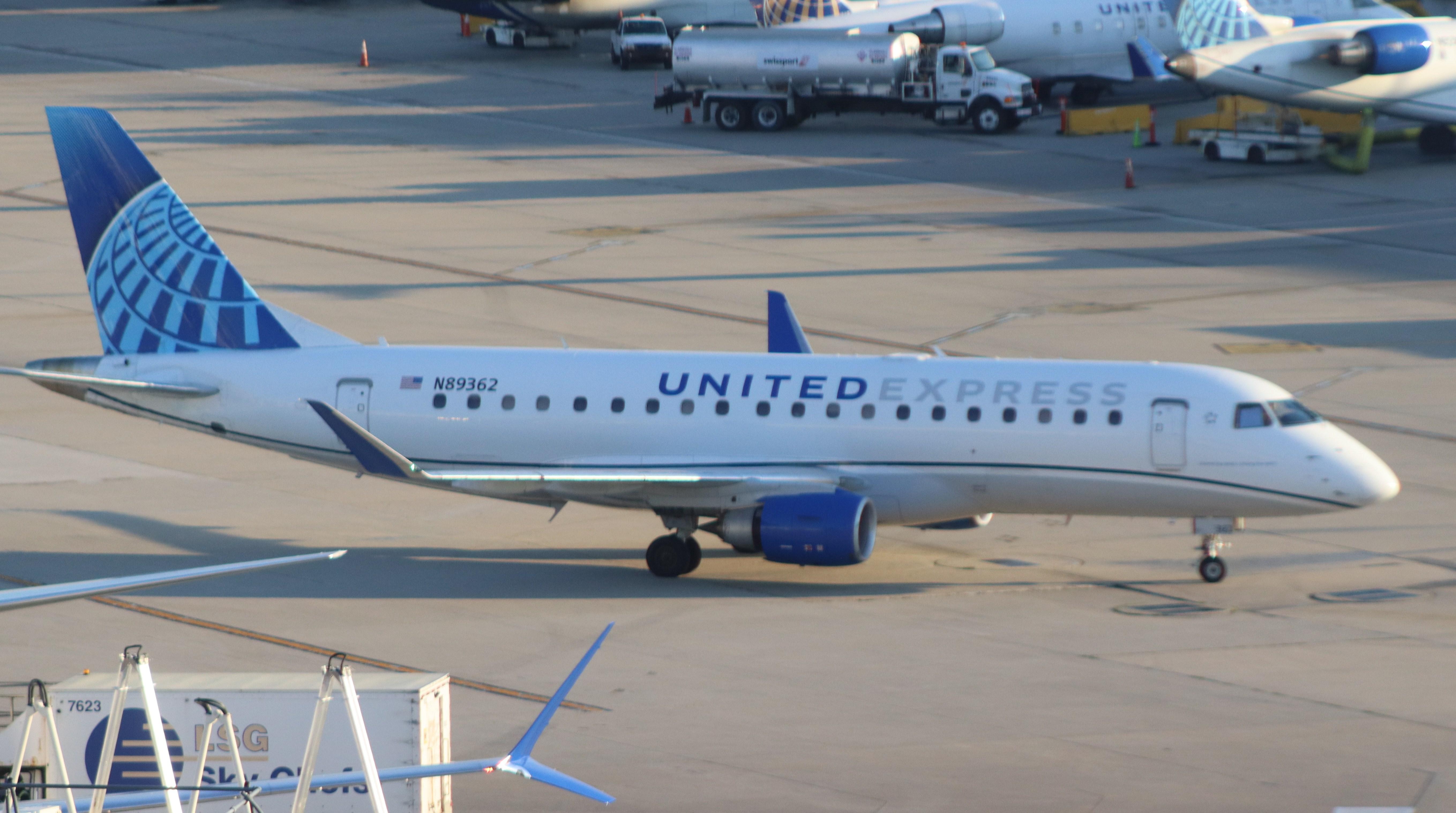 N89362 @ KORD - ERJ-170-200LR - by MarkPasqualino