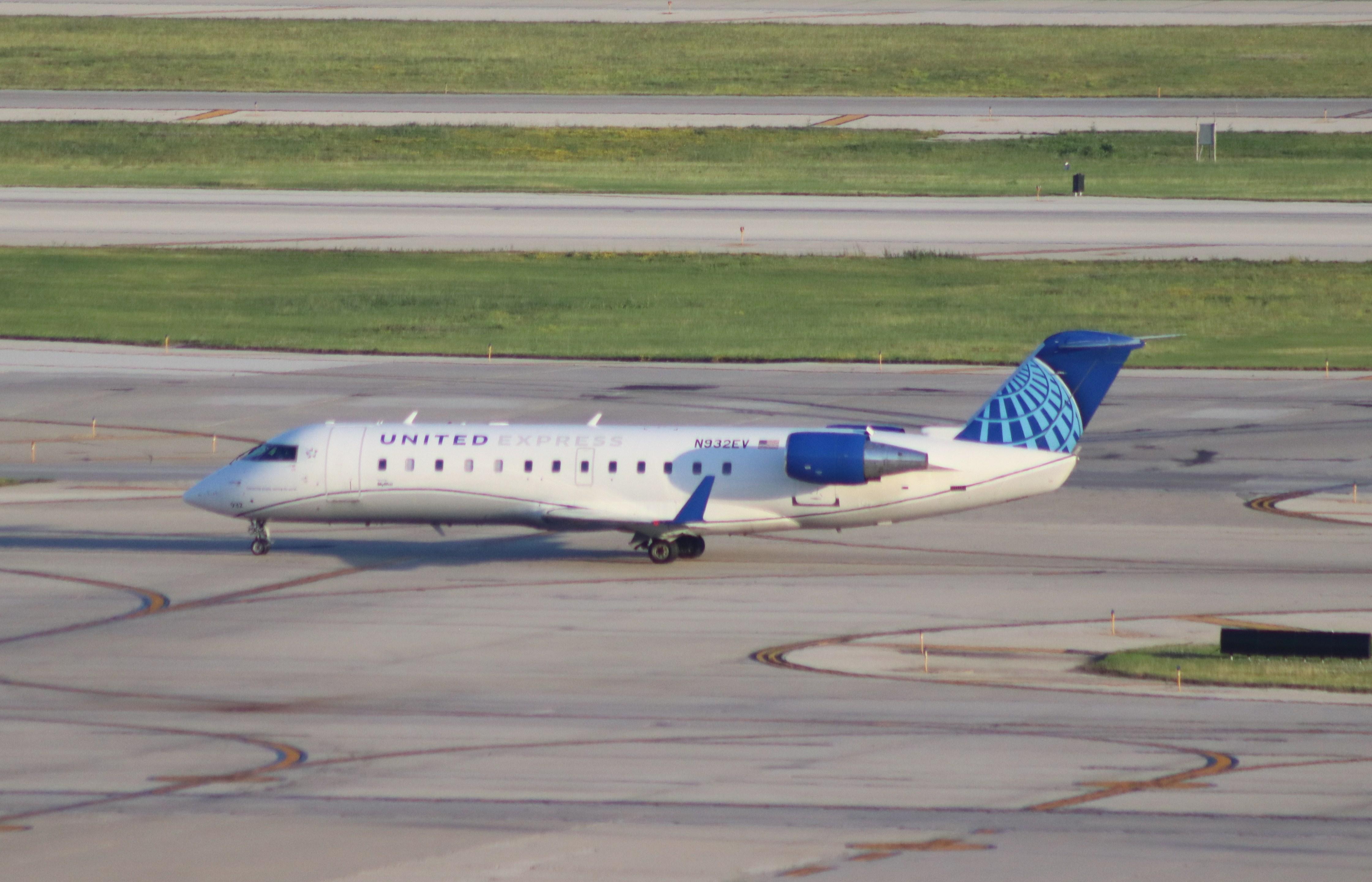 N932EV @ KORD - CL-600-2B19 - by MarkPasqualino