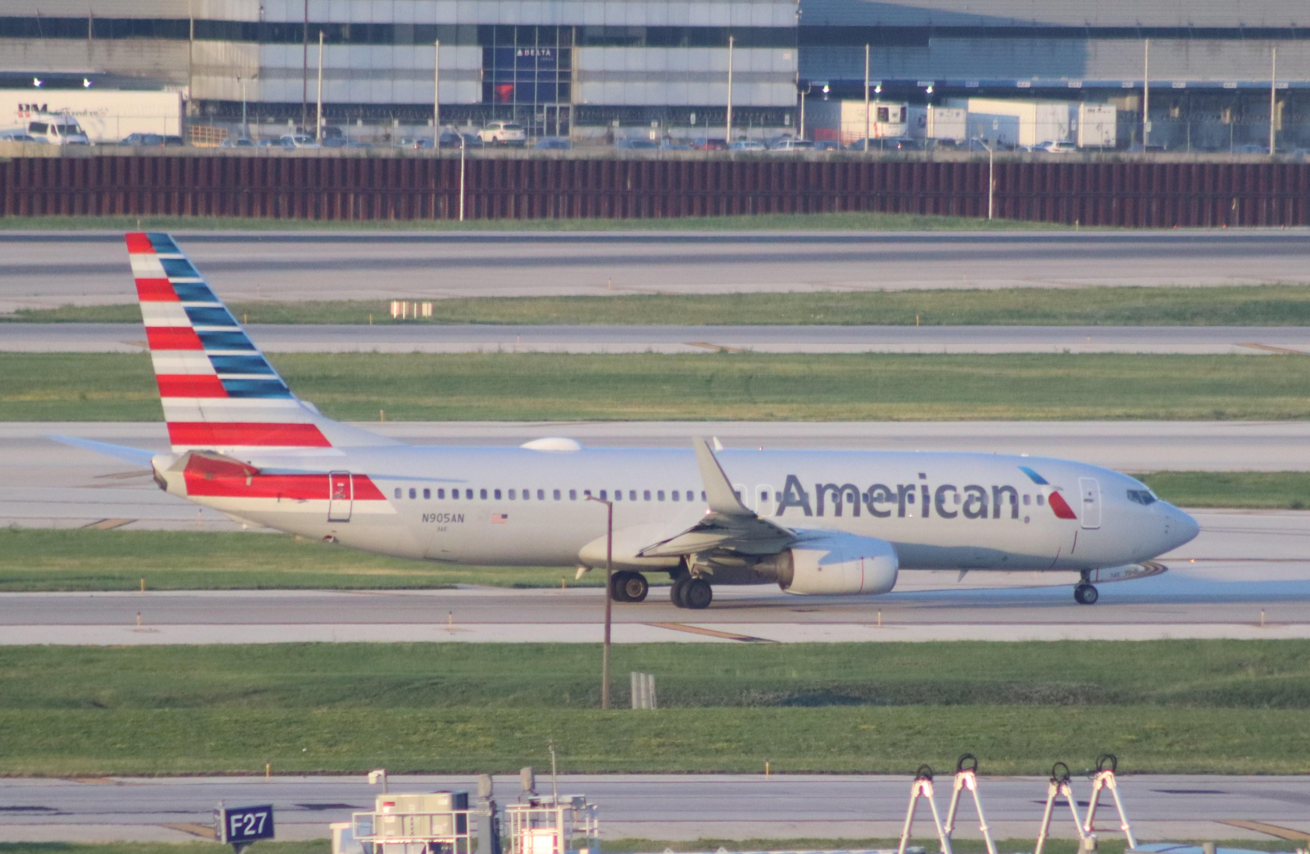 N905AN @ KORD - Boeing 737-823 - by MarkPasqualino