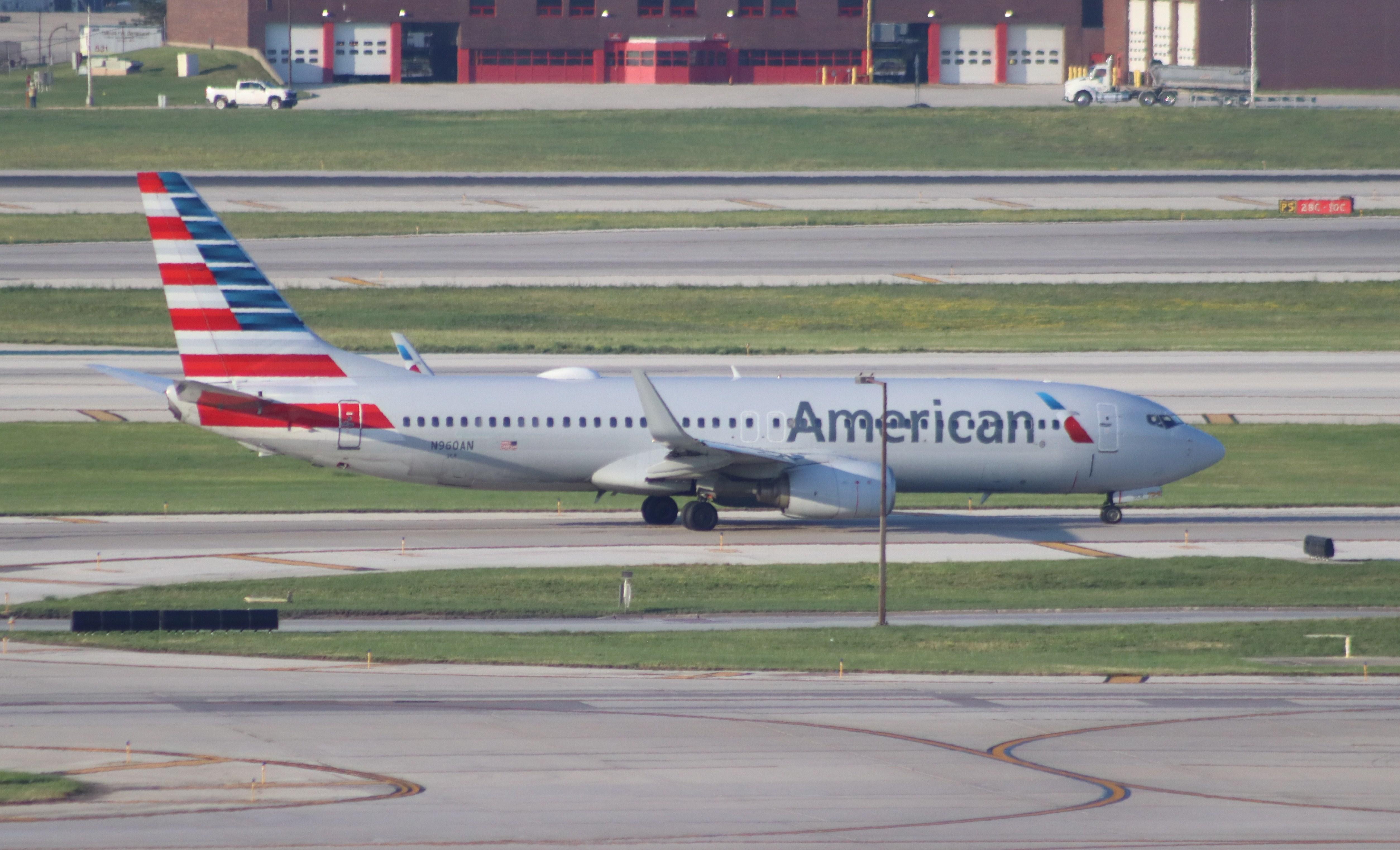N960AN @ KORD - Boeing 737-823 - by MarkPasqualino