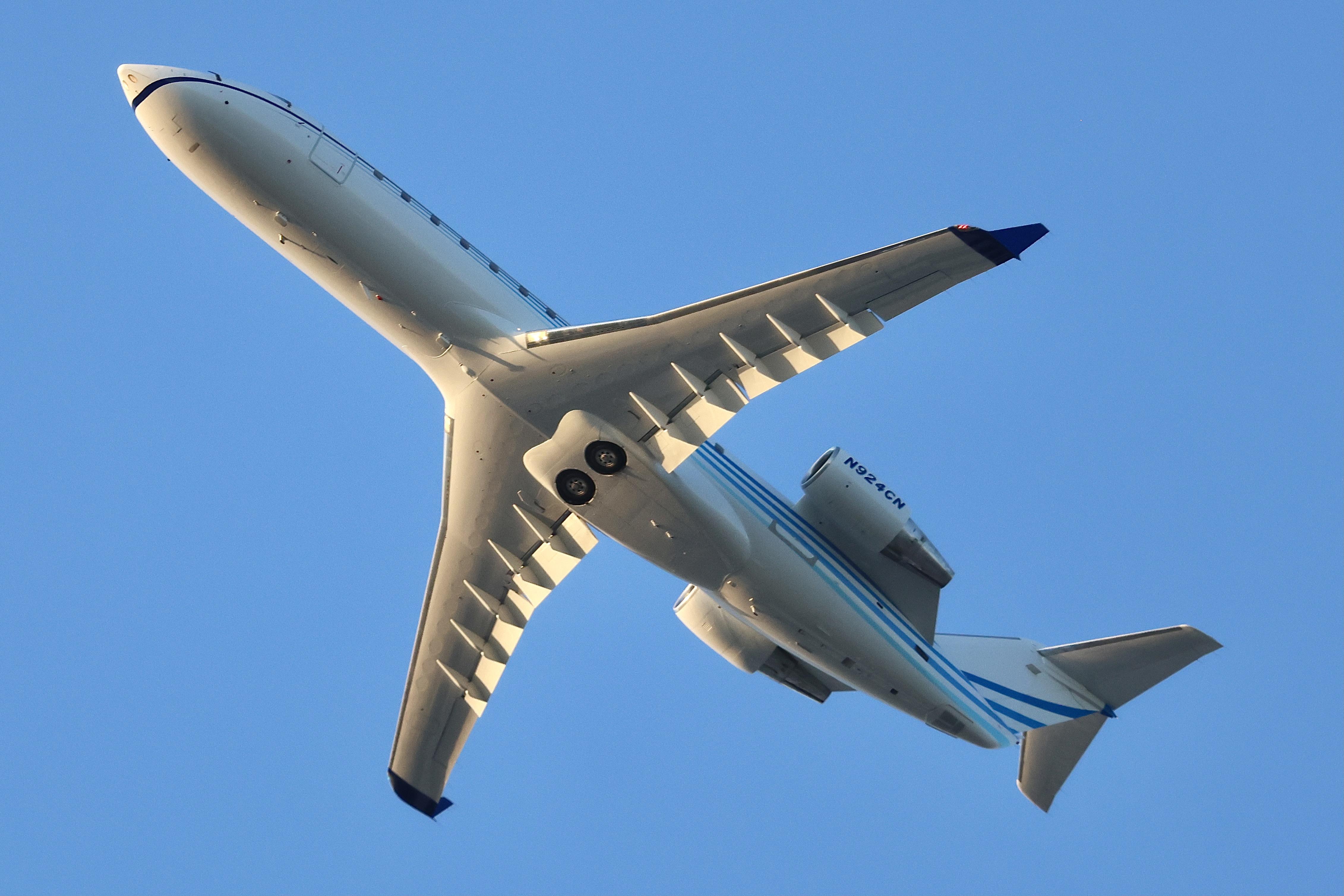 N924CN @ KORD - CRJ2 Contour Airlines/ Corporate Flight Management Bombardier CL-600-2B19 N924CN departing 28C KORD - by MarkKalfas