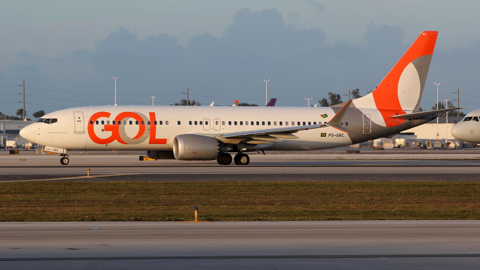 N315PE @ KMIA - at mia - by Ronald