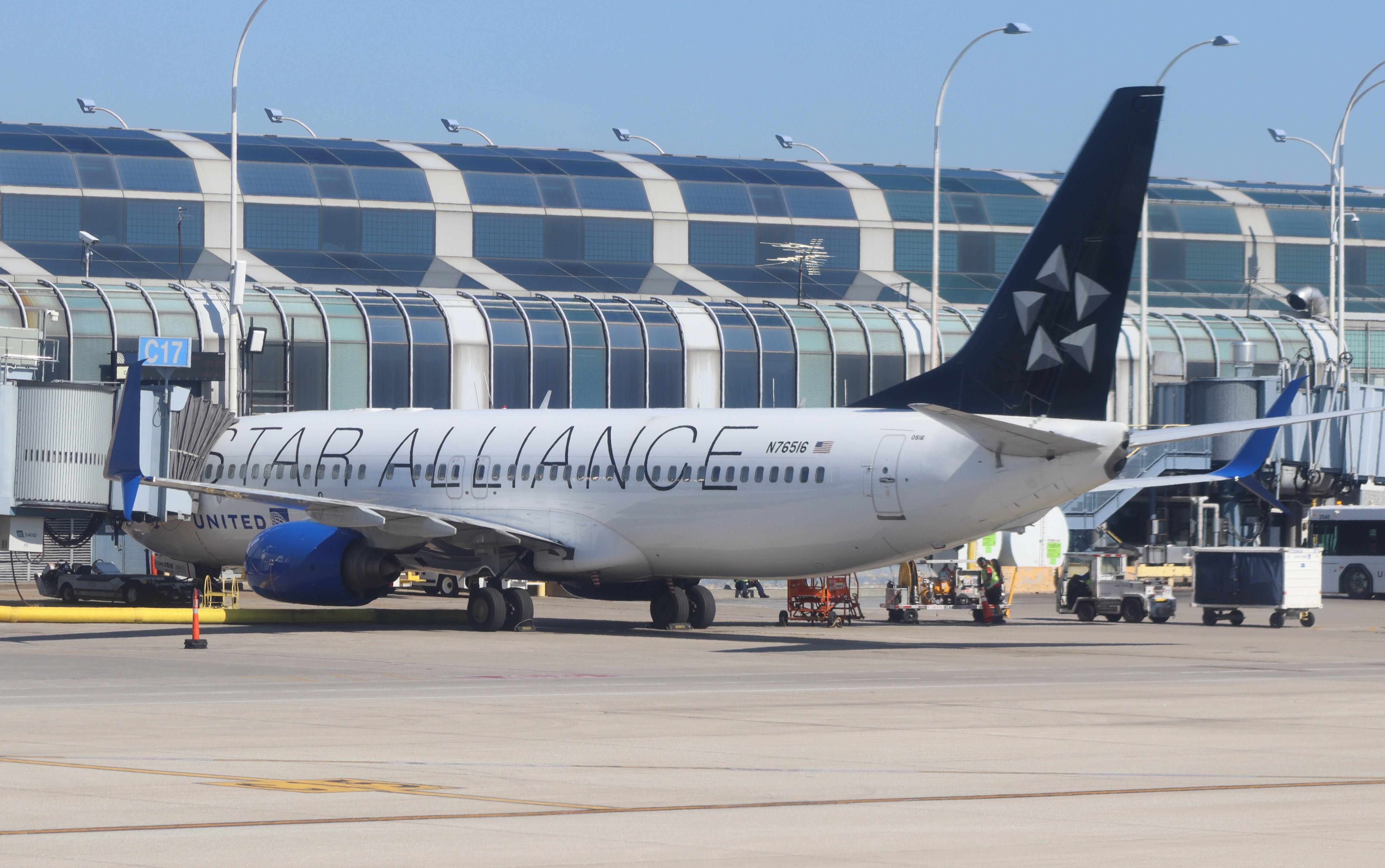 N76516 @ KORD - Boeing 737-824 - by MarkPasqualino