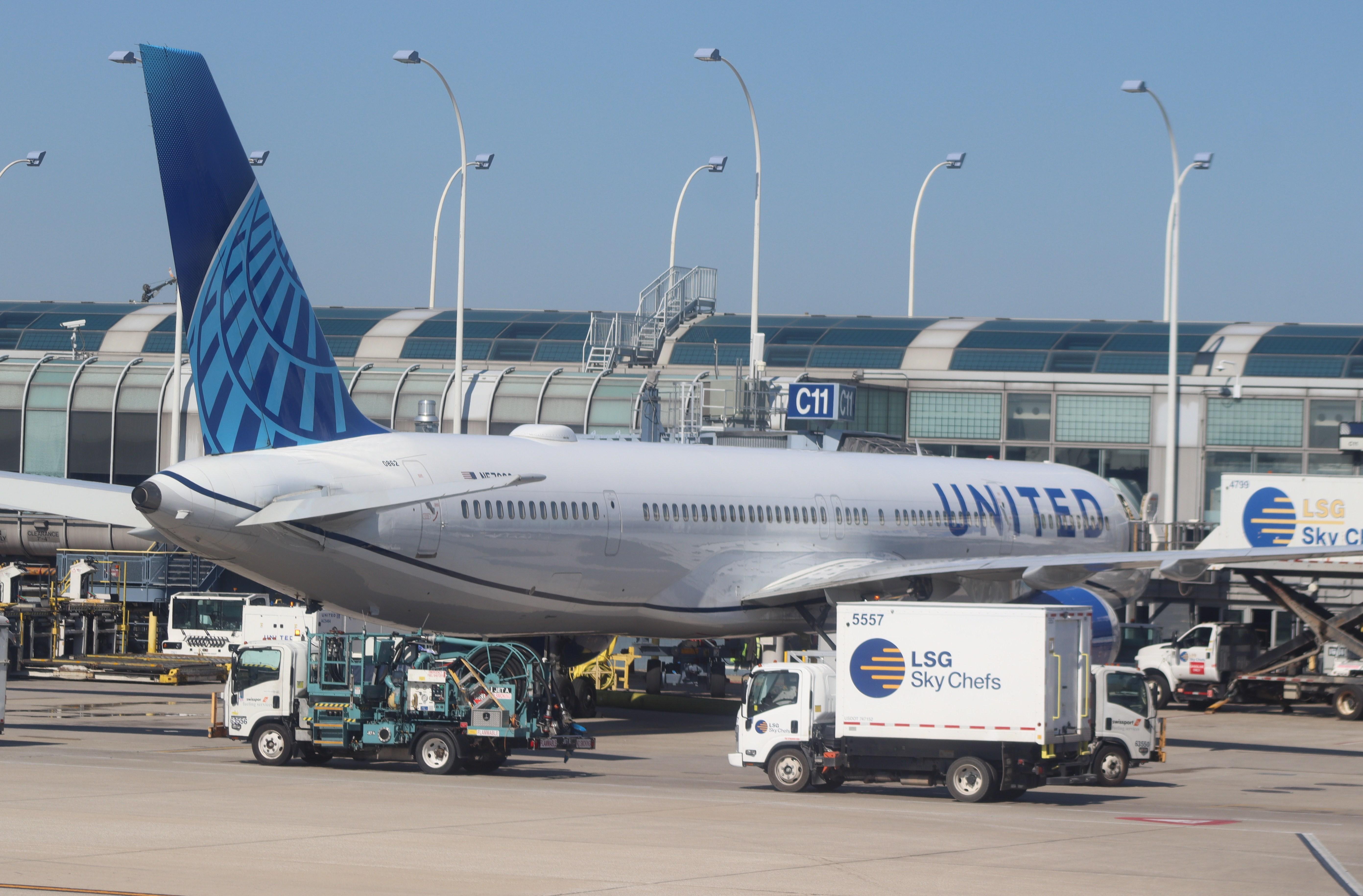 N57862 @ KORD - Boeing 757-33N - by MarkPasqualino